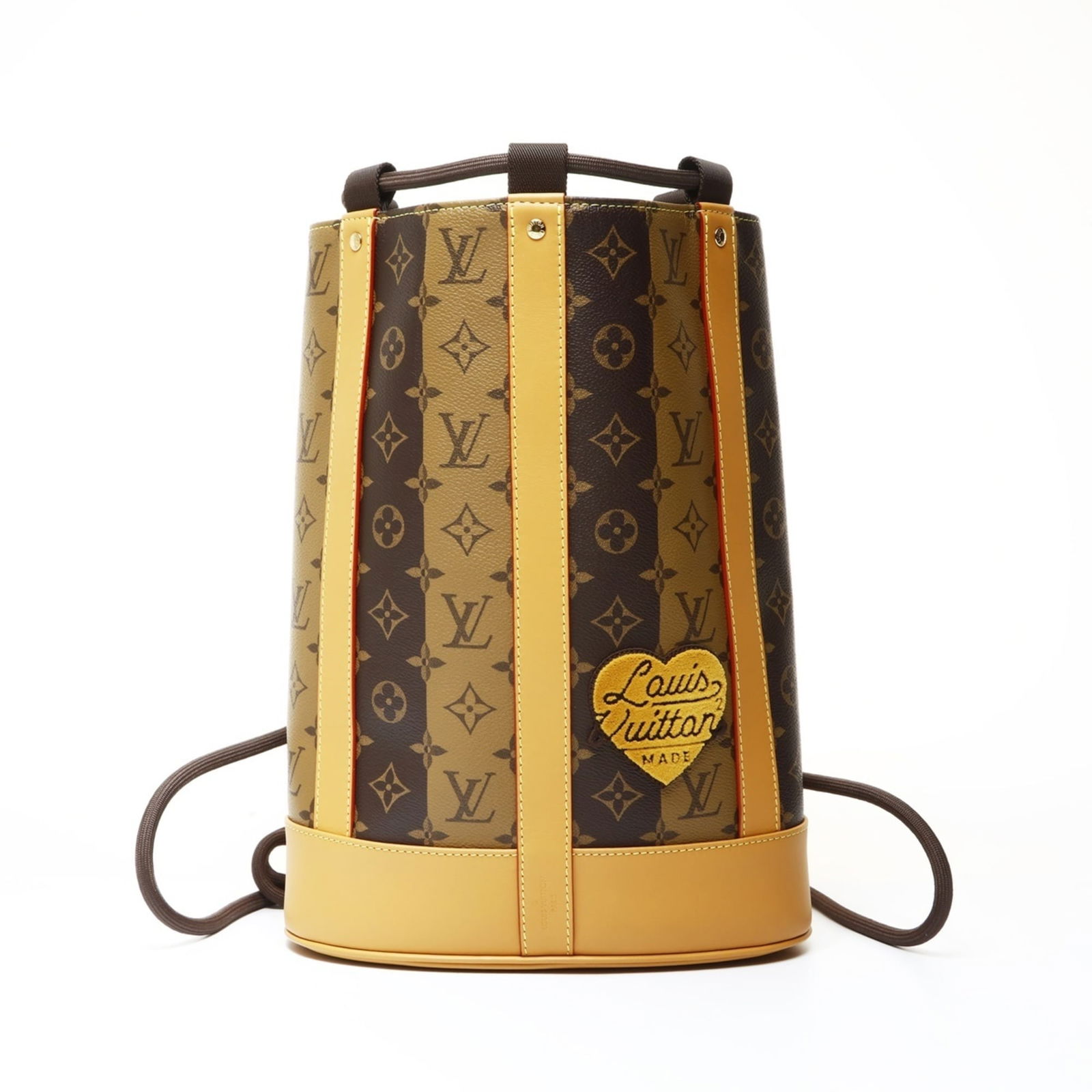 Monogram Louis Vuitton Shoulder Bag: Monogram Louis Vuitton Shoulder Bag This listing features Monogram Louis Vuitton Shoulder Bag. Item specifics are provided below. Item Specifics: Brand: Louis Vuitton Type: Shoulder Bag Material: