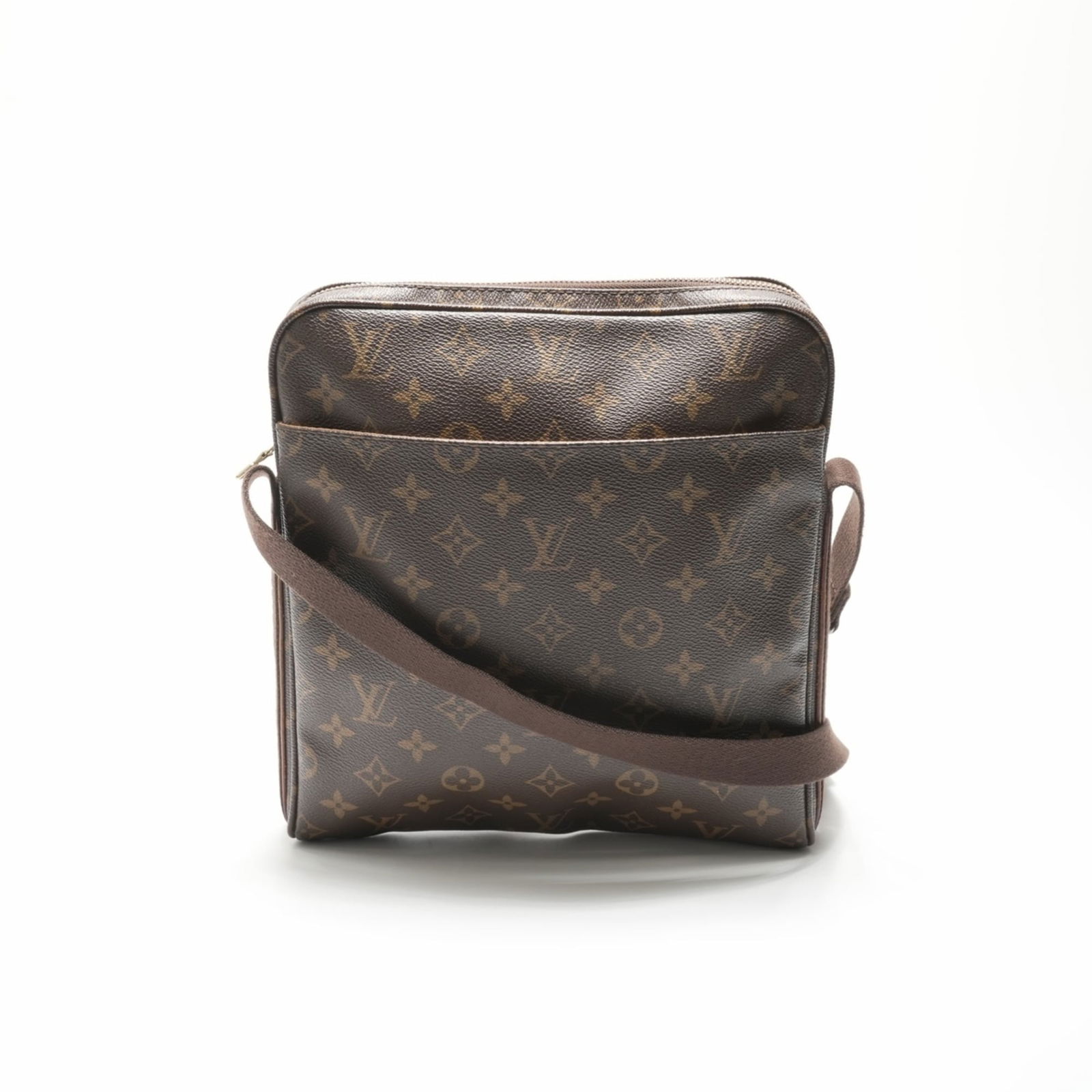 Monogram Louis Vuitton Shoulder Bag: Monogram Louis Vuitton Shoulder Bag This listing features Monogram Louis Vuitton Shoulder Bag. Item specifics are provided below. Item Specifics: Brand: Louis Vuitton Type: Shoulder Bag Material: