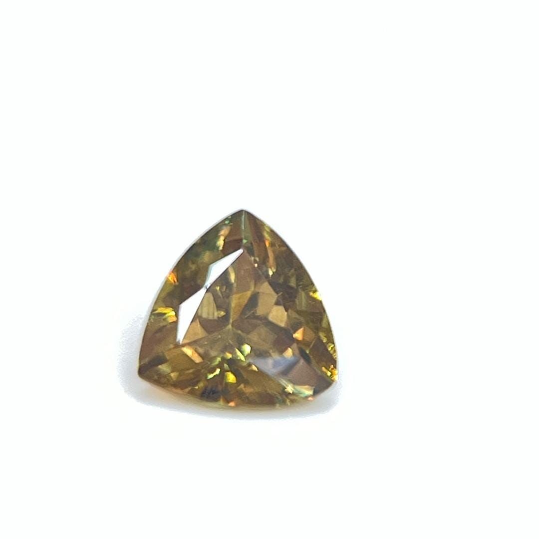 Loose Garnet Gemstone - Trilliant 1.5ct Green SI: Loose Garnet Gemstone - Trilliant 1.5ct Green SI This listing features Loose Garnet Gemstone - Trilliant 1.5ct Green SI. Item specifics are provided below. Item Specifics: Type: Garnet Carat: 1.5 Cut: