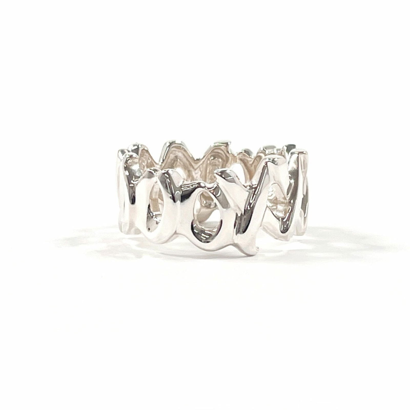 925 Tiffany Band Ring Silver: 925 Tiffany Band Ring Silver This listing features 925 Tiffany Band Ring Silver. Item specifics are provided below. Item Specifics: Brand: Tiffany Type: Band Ring Gender: Women Color: Silver Material:
