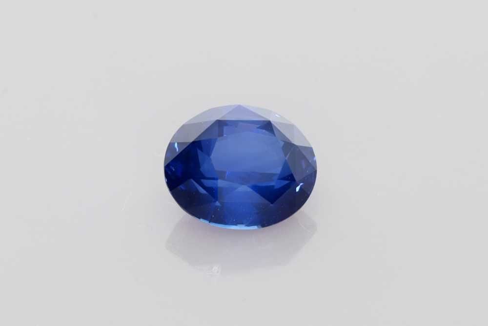 Loose Sapphire Gemstone - Oval 2.5ct Blue EC: Loose Sapphire Gemstone - Oval 2.5ct Blue EC This listing features Loose Sapphire Gemstone - Oval 2.5ct Blue EC. Item specifics are provided below. Item Specifics: Type: Sapphire Carat: 2.5 Cut: Facet