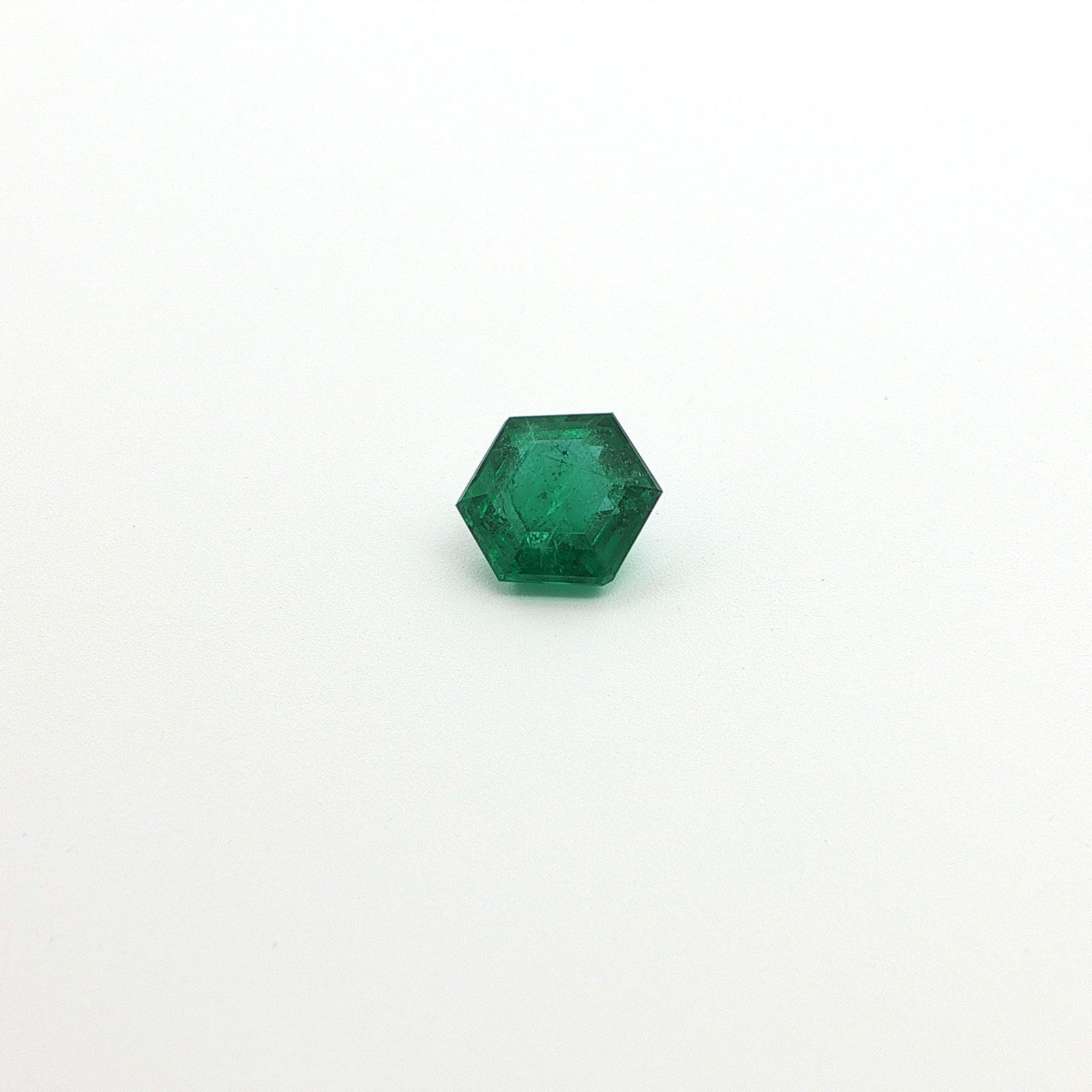 Loose Emerald Gemstone - GSI Hexagonal 2.27ct Green MI: Loose Emerald Gemstone - GSI Hexagonal 2.27ct Green MI This listing features Loose Emerald Gemstone - GSI Hexagonal 2.27ct Green MI. Item specifics are provided below. Item Specifics: Type: Emerald Ca