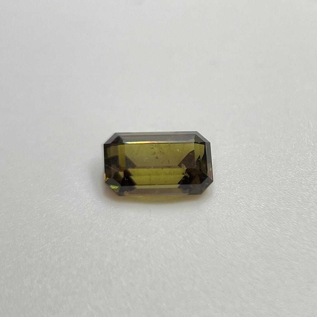 Loose Garnet Gemstone - Emerald 3.26ct Green SI: Loose Garnet Gemstone - Emerald 3.26ct Green SI This listing features Loose Garnet Gemstone - Emerald 3.26ct Green SI. Item specifics are provided below. Item Specifics: Type: Garnet Carat: 3.26 Cut: