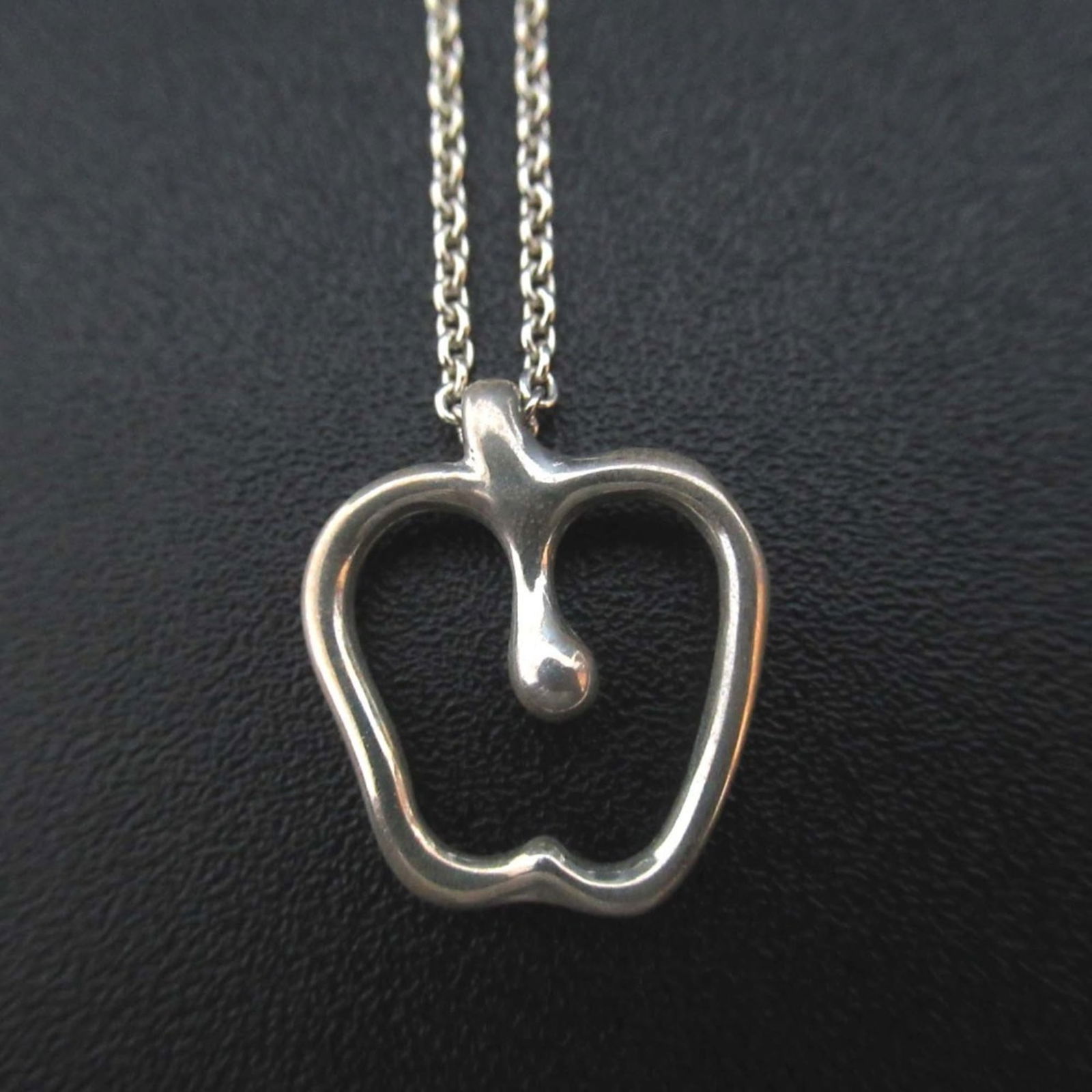 Women's Tiffany & Co. Elsa Peretti Apple Necklace Pendant 925SV Silver: Women's Tiffany & Co. Elsa Peretti Apple Necklace Pendant 925SV Silver This listing features Women's Tiffany & Co. Elsa Peretti Apple Necklace Pendant 925SV Silver. Item specifics are provided below.