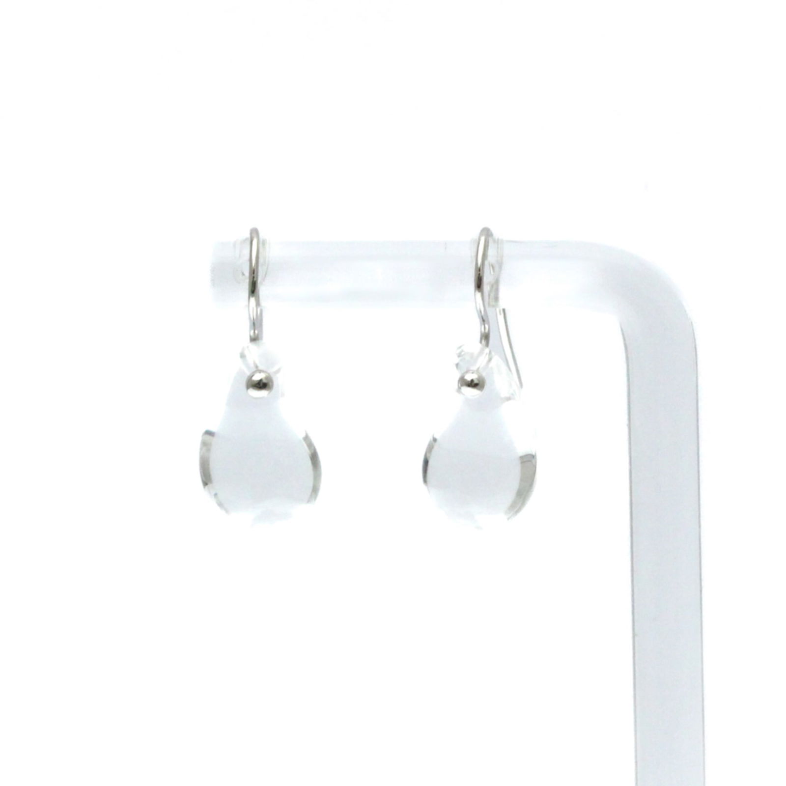 (18K) Tiffany Drop Earrings White Gold: (18K) Tiffany Drop Earrings White Gold This listing features (18K) Tiffany Drop Earrings White Gold. Item specifics are provided below. Item Specifics: Brand: Tiffany Type: Drop Earrings Style: Fashio