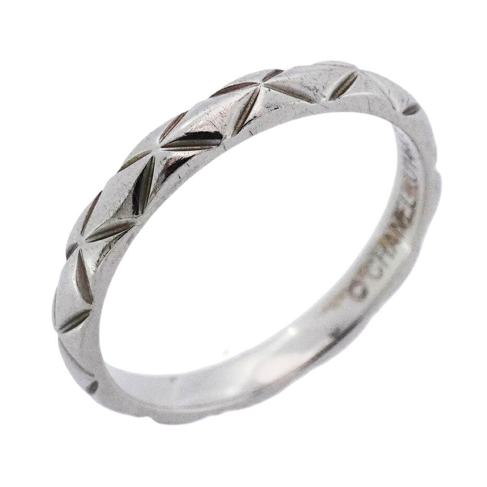 950 Chanel Band Ring Platinum: 950 Chanel Band Ring Platinum This listing features 950 Chanel Band Ring Platinum. Item specifics are provided below. Item Specifics: Brand: Chanel Type: Band Ring Gender: Women Material: Platinum