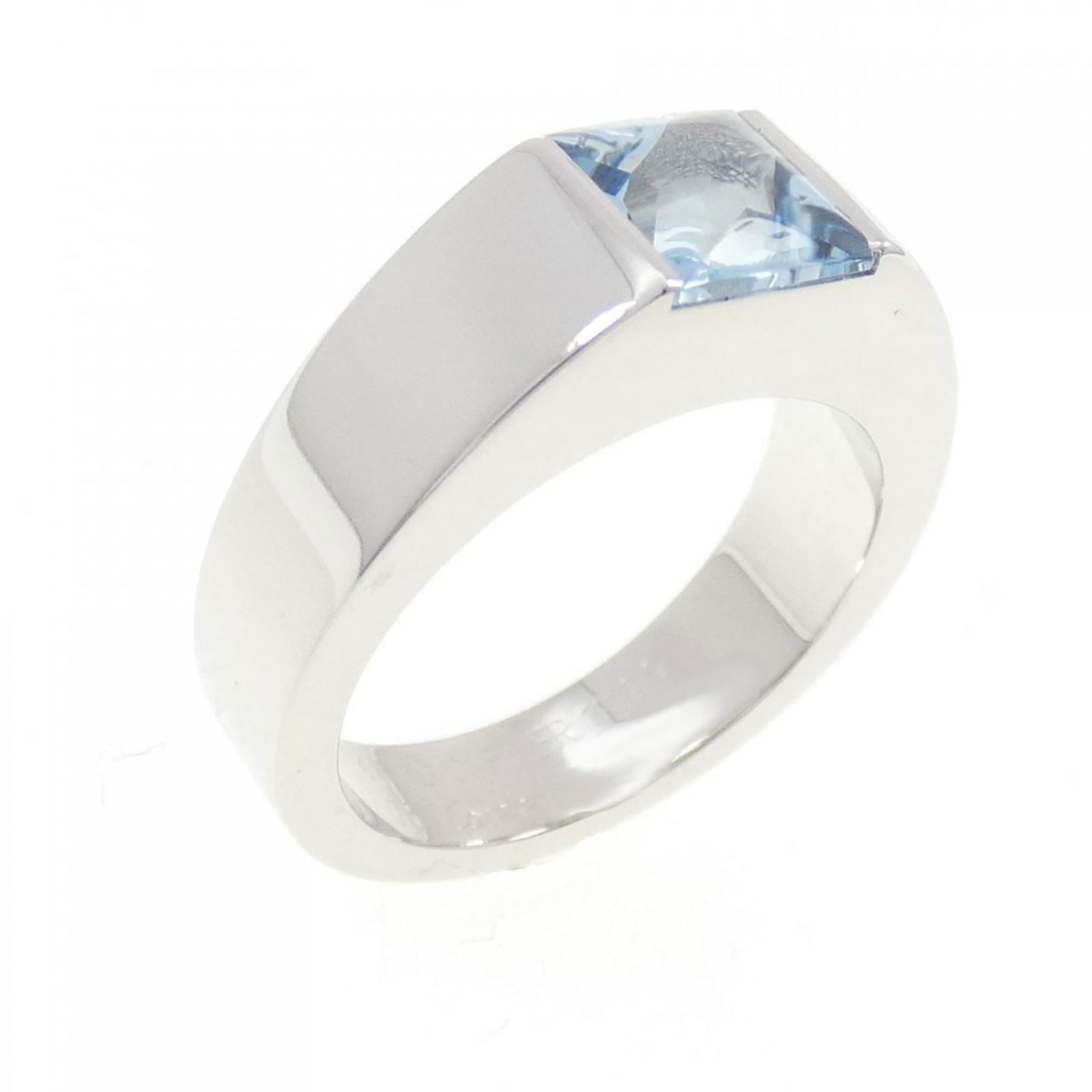 (18K) Cartier Band Ring White Gold: (18K) Cartier Band Ring White Gold This listing features (18K) Cartier Band Ring White Gold. Item specifics are provided below. Item Specifics: Brand: Cartier Type: Band Ring Gender: Women Color: Whit