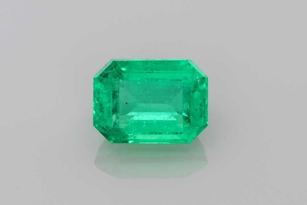 Loose Emerald Gemstone - Emerald 1.77ct Green SI: Loose Emerald Gemstone - Emerald 1.77ct Green SI This listing features Loose Emerald Gemstone - Emerald 1.77ct Green SI. Item specifics are provided below. Item Specifics: Type: Emerald Carat: 1.77 Cu