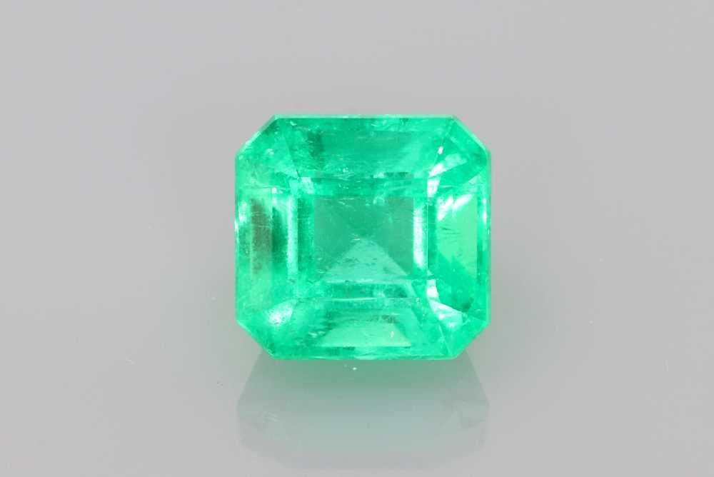 Loose Emerald Gemstone - Asscher 2.27ct Green SI: Loose Emerald Gemstone - Asscher 2.27ct Green SI This listing features Loose Emerald Gemstone - Asscher 2.27ct Green SI. Item specifics are provided below. Item Specifics: Type: Emerald Carat: 2.27 Cu