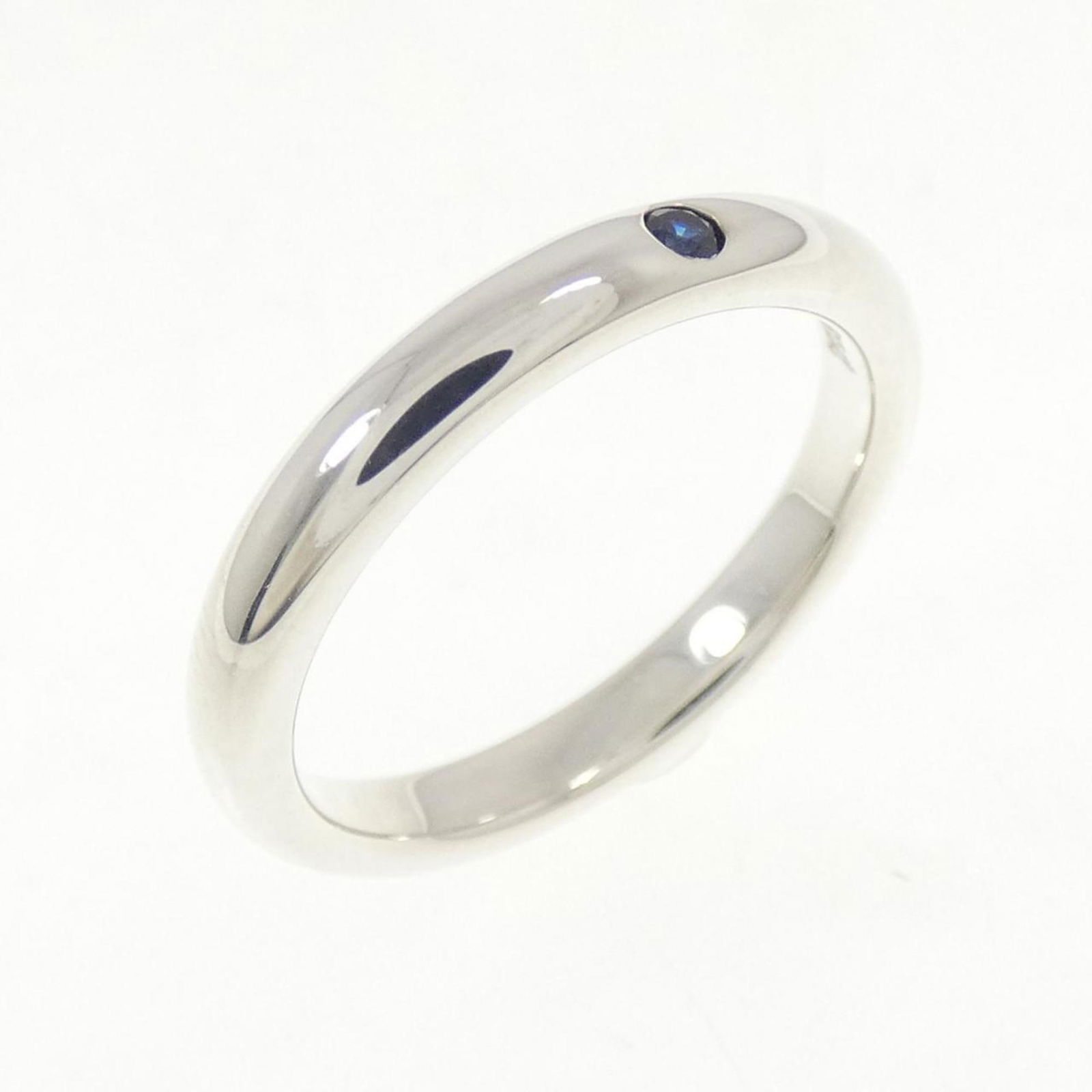 925 Tiffany Band Ring Silver: 925 Tiffany Band Ring Silver This listing features 925 Tiffany Band Ring Silver. Item specifics are provided below. Item Specifics: Brand: Tiffany Type: Band Ring Gender: Women Material: Silver 925 St