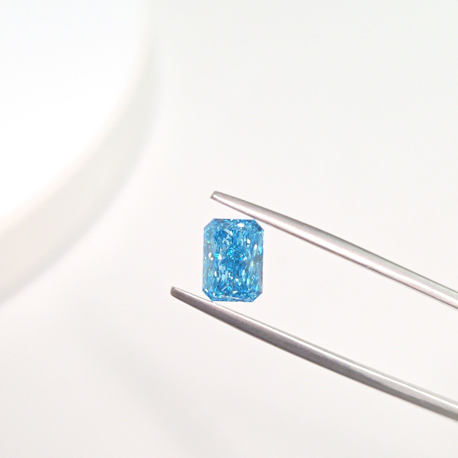 Loose Lab Diamond - IGI Radiant 1.5ct Fancy Vivid Blue VVS2: Loose Lab Diamond - IGI Radiant 1.5ct Fancy Vivid Blue VVS2 This listing features Loose Lab Diamond - IGI Radiant 1.5ct Fancy Vivid Blue VVS2. Item specifics are provided below. Item Specifics: