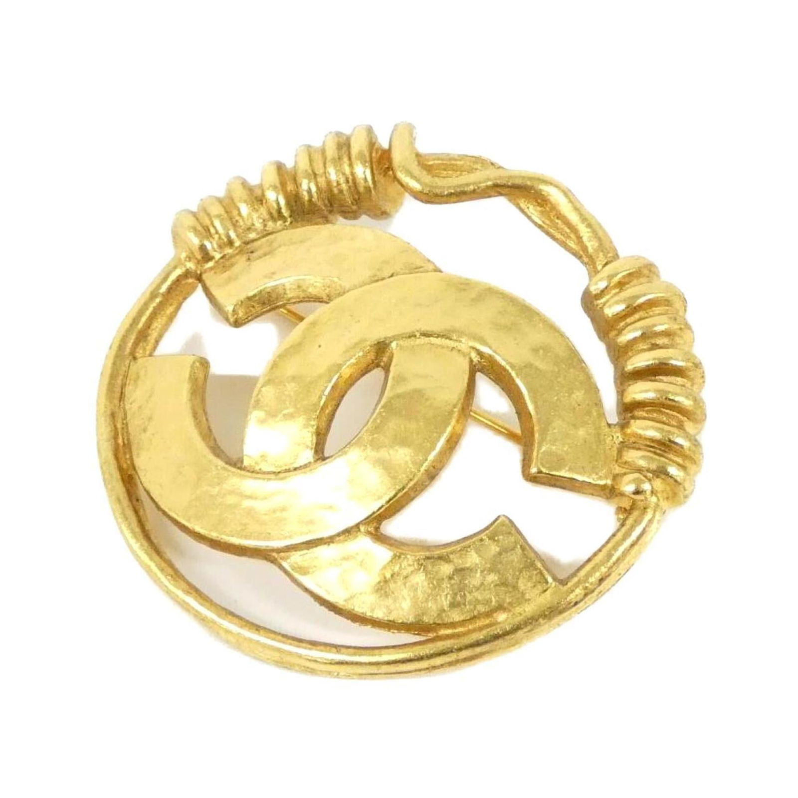 Brooch Chanel: Brooch Chanel This listing features Brooch Chanel. Item specifics are provided below. Item Specifics: Brand: Chanel Type: Brooch Gender: Women Color: Gold Size (Hxwxd): 4cm x 4.5cm / 1.57'' x 1.77'' C