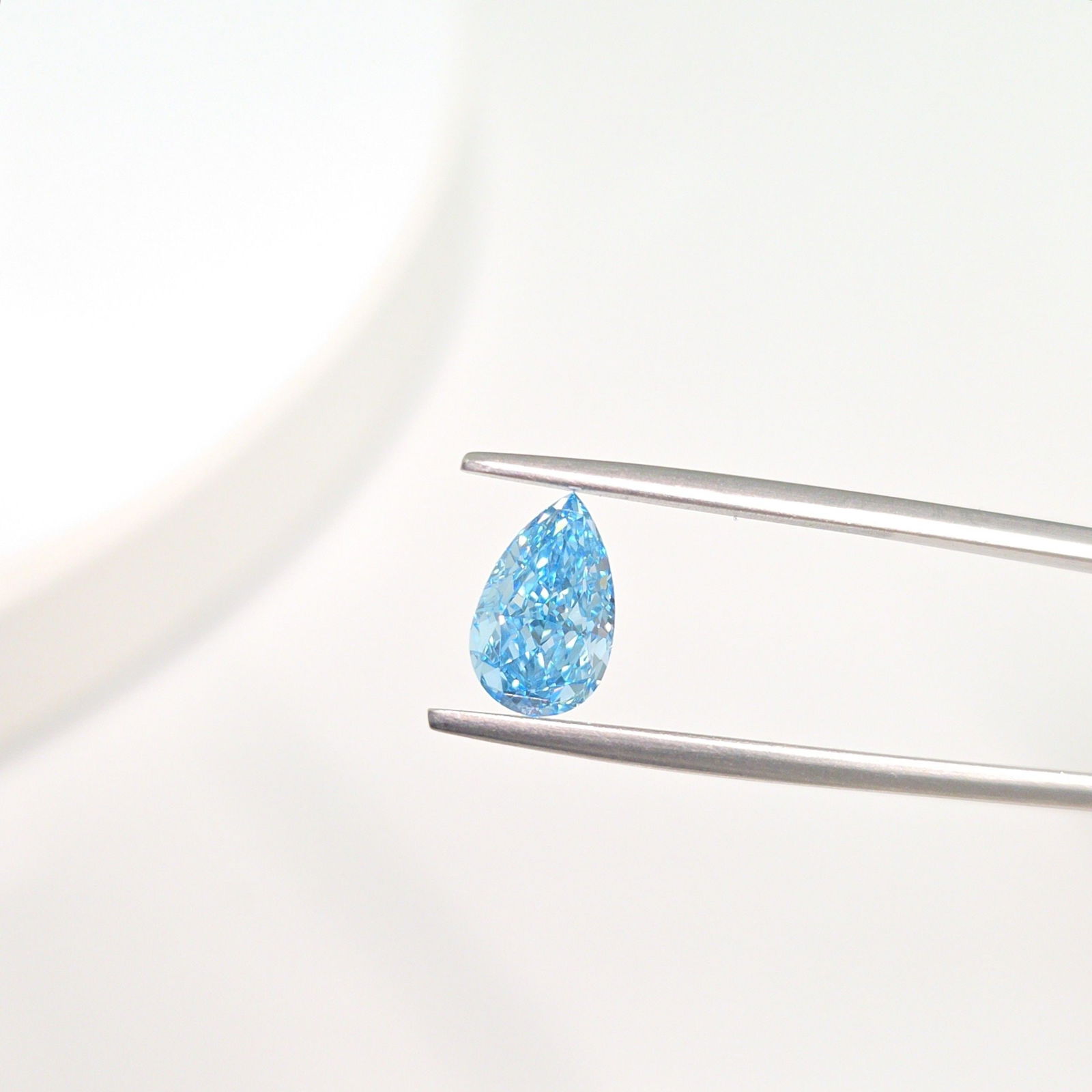 Loose Lab Diamond - IGI Pear 1.72ct Fancy Vivid Blue VVS2: Loose Lab Diamond - IGI Pear 1.72ct Fancy Vivid Blue VVS2 This listing features Loose Lab Diamond - IGI Pear 1.72ct Fancy Vivid Blue VVS2. Item specifics are provided below. Item Specifics: Source: Th