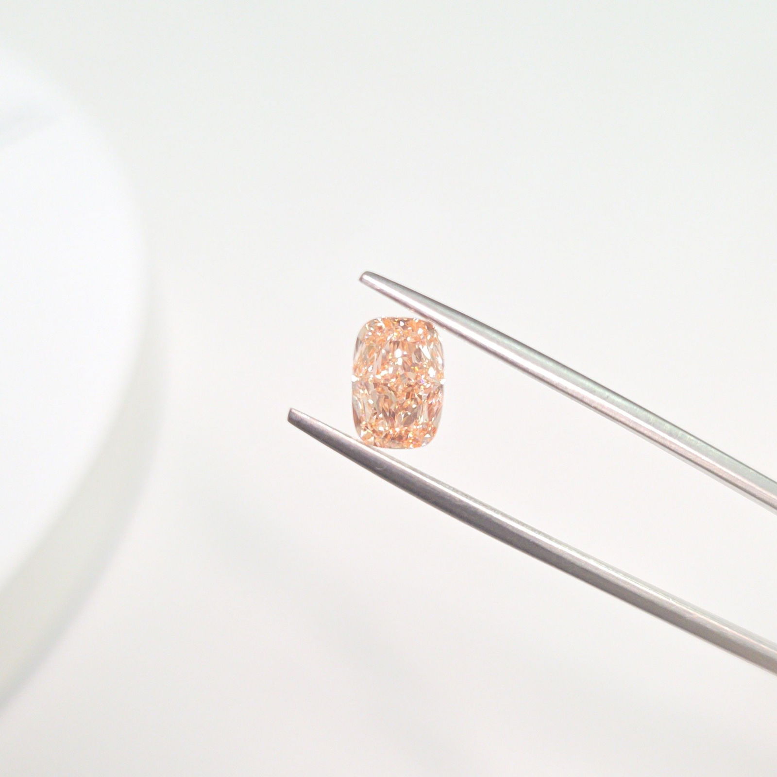 Loose Lab Diamond - IGI Cushion Modified 1.4ct Fancy Intense Pinkish Orange VVS2: Loose Lab Diamond - IGI Cushion Modified 1.4ct Fancy Intense Pinkish Orange VVS2 This listing features Loose Lab Diamond - IGI Cushion Modified 1.4ct Fancy Intense Pinkish Orange VVS2. Item specifics