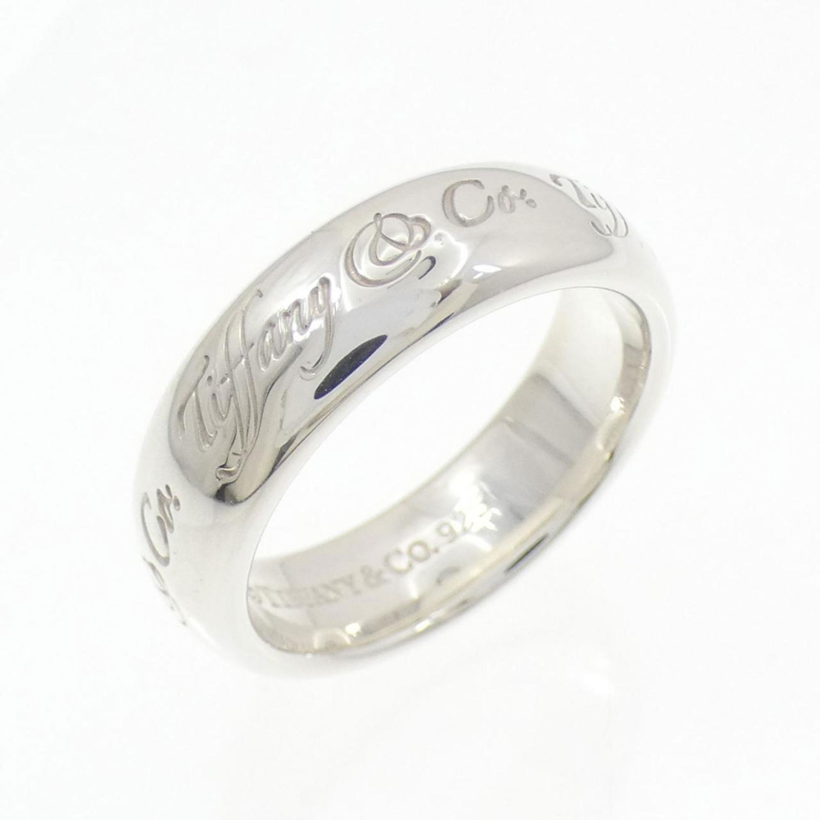 925 Tiffany Band Ring Silver: 925 Tiffany Band Ring Silver This listing features 925 Tiffany Band Ring Silver. Item specifics are provided below. Item Specifics: Brand: Tiffany Type: Band Ring Gender: Women Material: Silver 925 Us