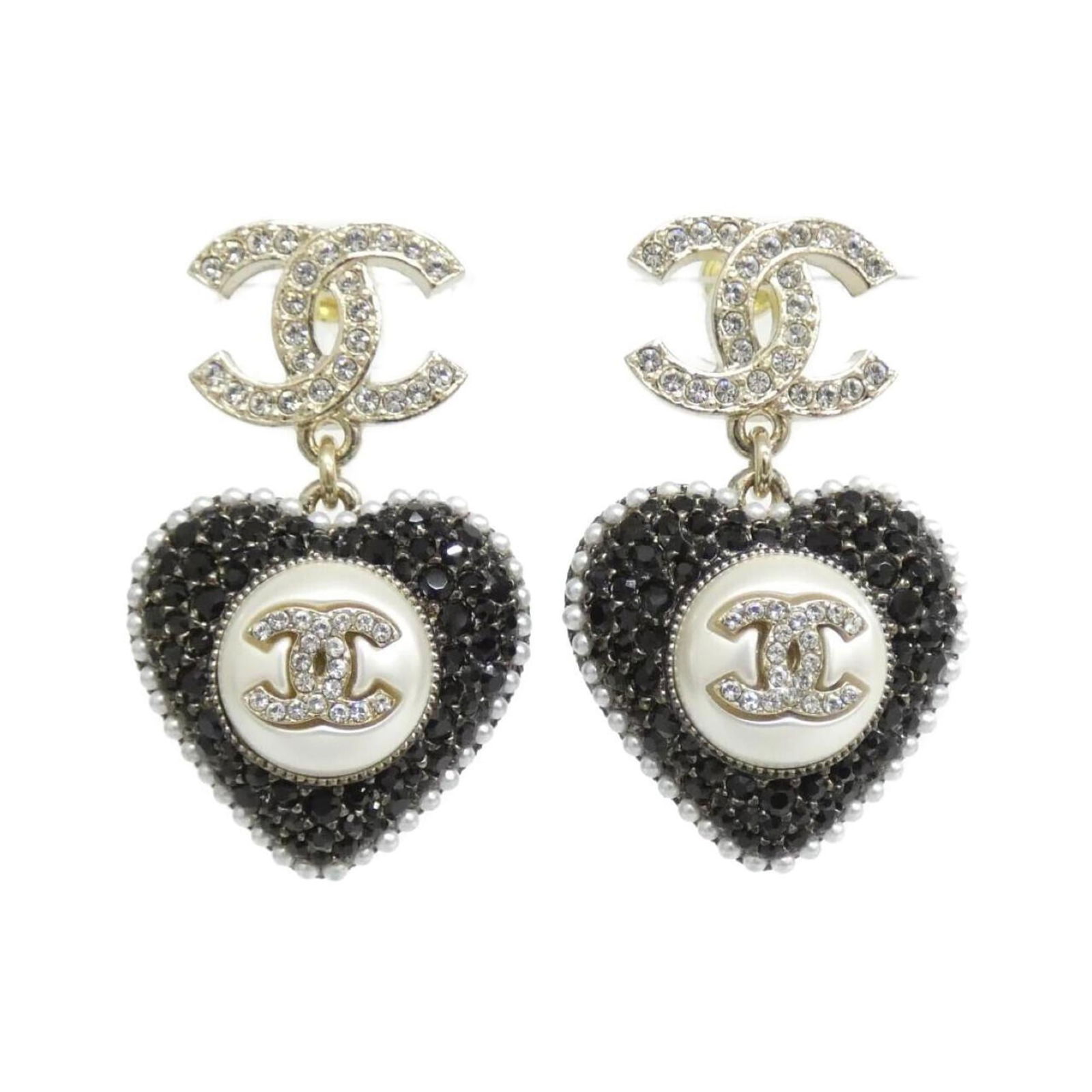 Pearl Chanel Stud Earrings Artificial: Pearl Chanel Stud Earrings Artificial This listing features Pearl Chanel Stud Earrings Artificial. Item specifics are provided below. Item Specifics: Brand: Chanel Type: Stud Earrings Gender: Women Ma