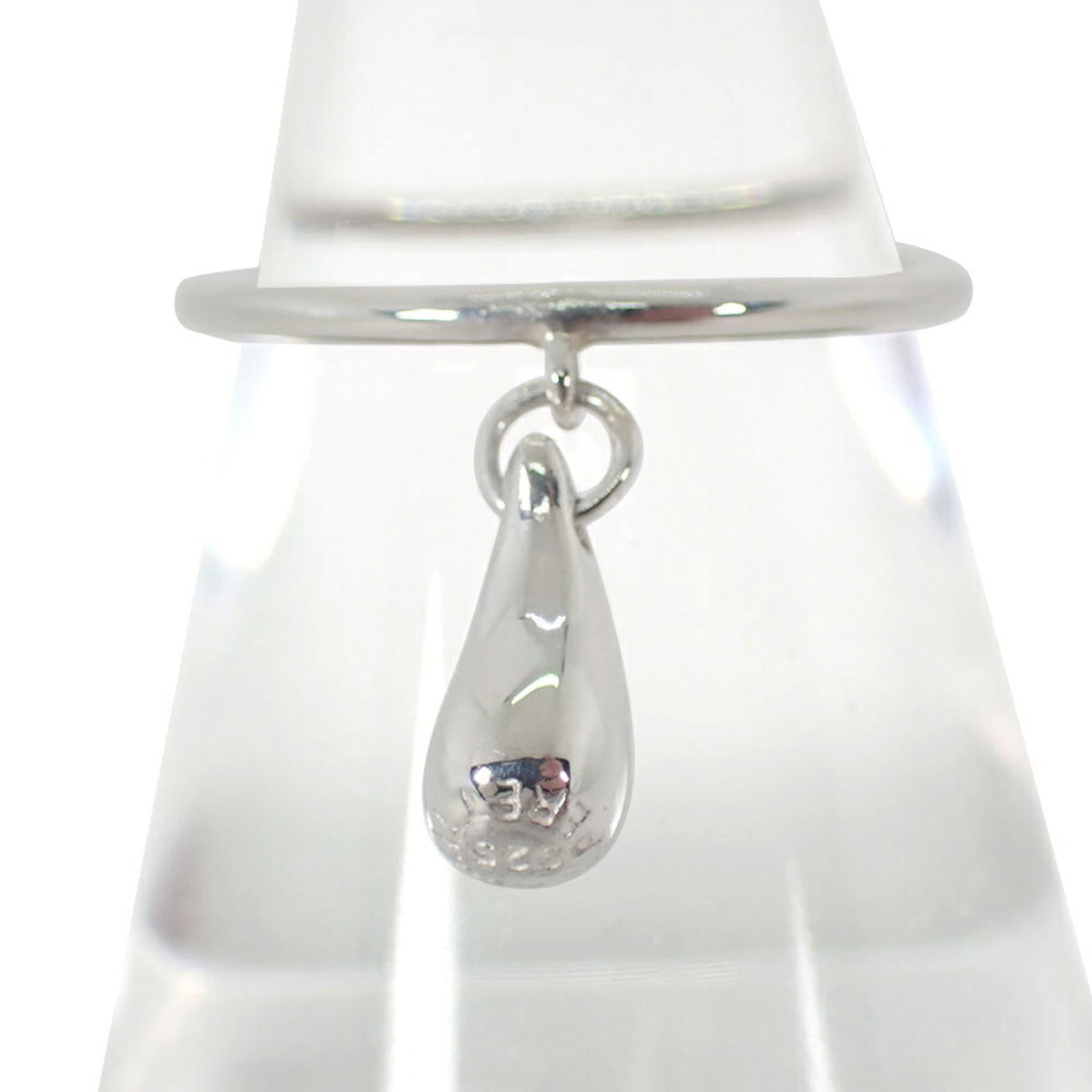 925 Tiffany Band Ring Sterling Silver: 925 Tiffany Band Ring Sterling Silver This listing features 925 Tiffany Band Ring Sterling Silver. Item specifics are provided below. Item Specifics: Brand: Tiffany Type: Band Ring Gender: Women Mater