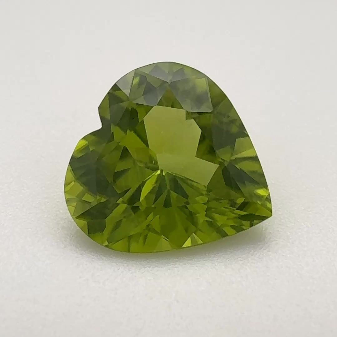 Loose Peridot Gemstone - Heart 4.105ct Green SI: Loose Peridot Gemstone - Heart 4.105ct Green SI This listing features Loose Peridot Gemstone - Heart 4.105ct Green SI. Item specifics are provided below. Item Specifics: Type: Peridot Carat: 4.105