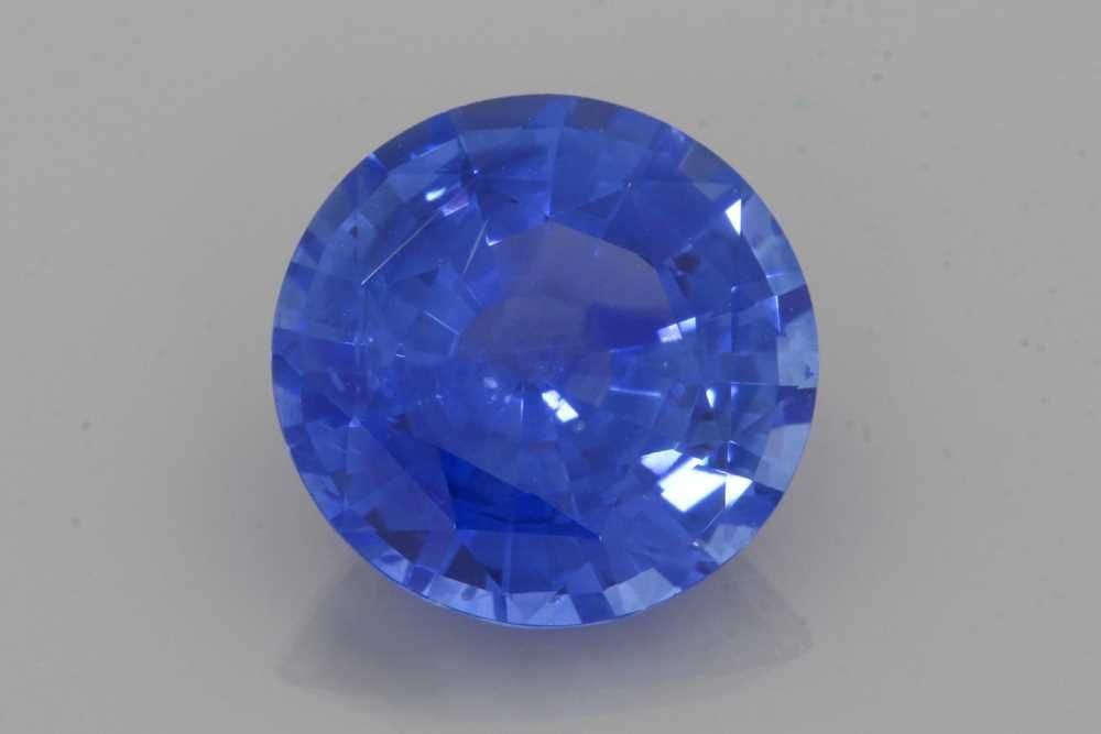 Loose Sapphire Gemstone - GIA Round 4.37ct Blue SI: Loose Sapphire Gemstone - GIA Round 4.37ct Blue SI This listing features Loose Sapphire Gemstone - GIA Round 4.37ct Blue SI. Item specifics are provided below. Item Specifics: Type: Sapphire Carat: 4.