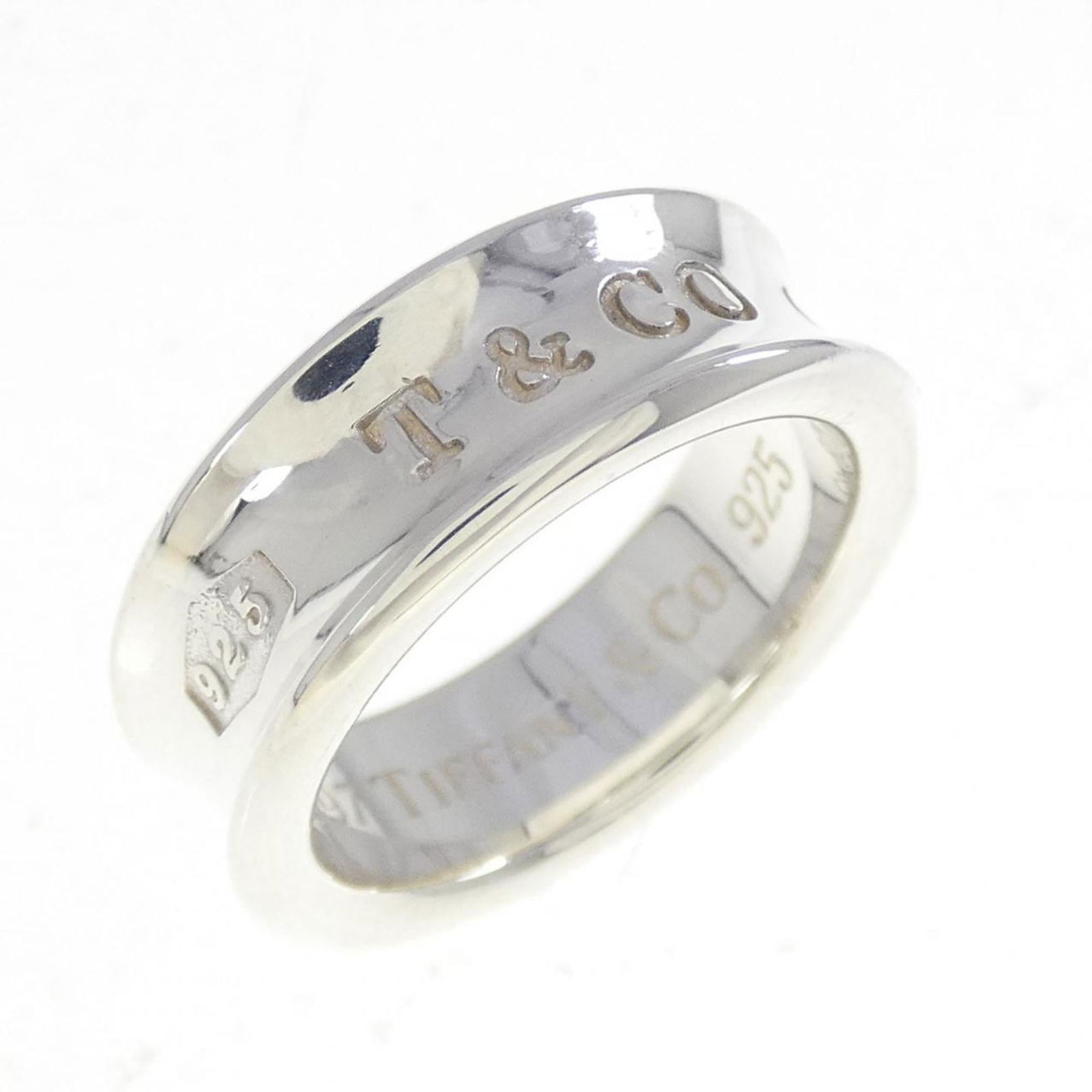 925 Tiffany Band Ring Silver: 925 Tiffany Band Ring Silver This listing features 925 Tiffany Band Ring Silver. Item specifics are provided below. Item Specifics: Brand: Tiffany Type: Band Ring Gender: Women Material: Silver 925 Us