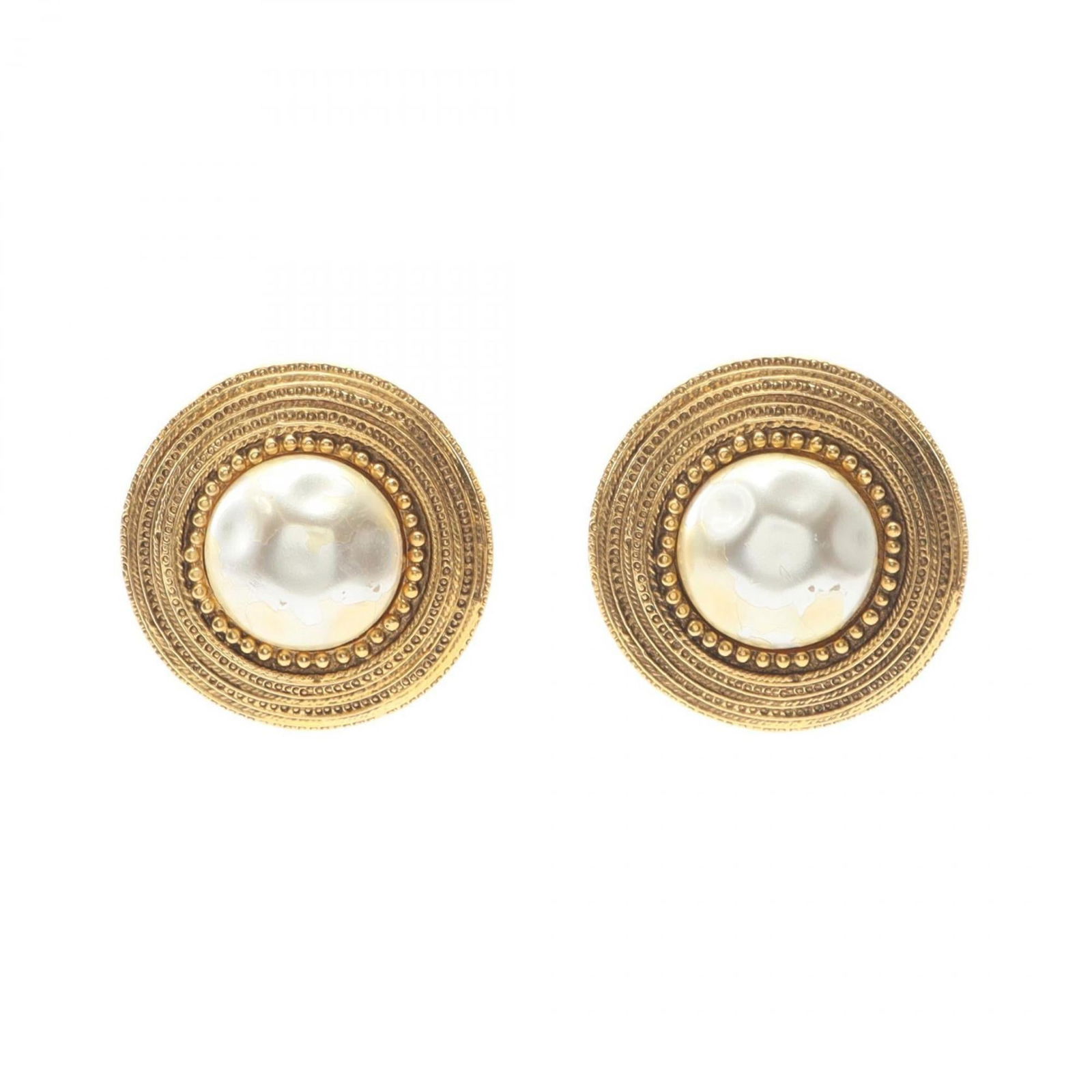 Plating Chanel Clip Earrings Gold: Plating Chanel Clip Earrings Gold This listing features Plating Chanel Clip Earrings Gold. Item specifics are provided below. Item Specifics: Brand: Chanel Type: Clip Earrings Gender: Women Material: