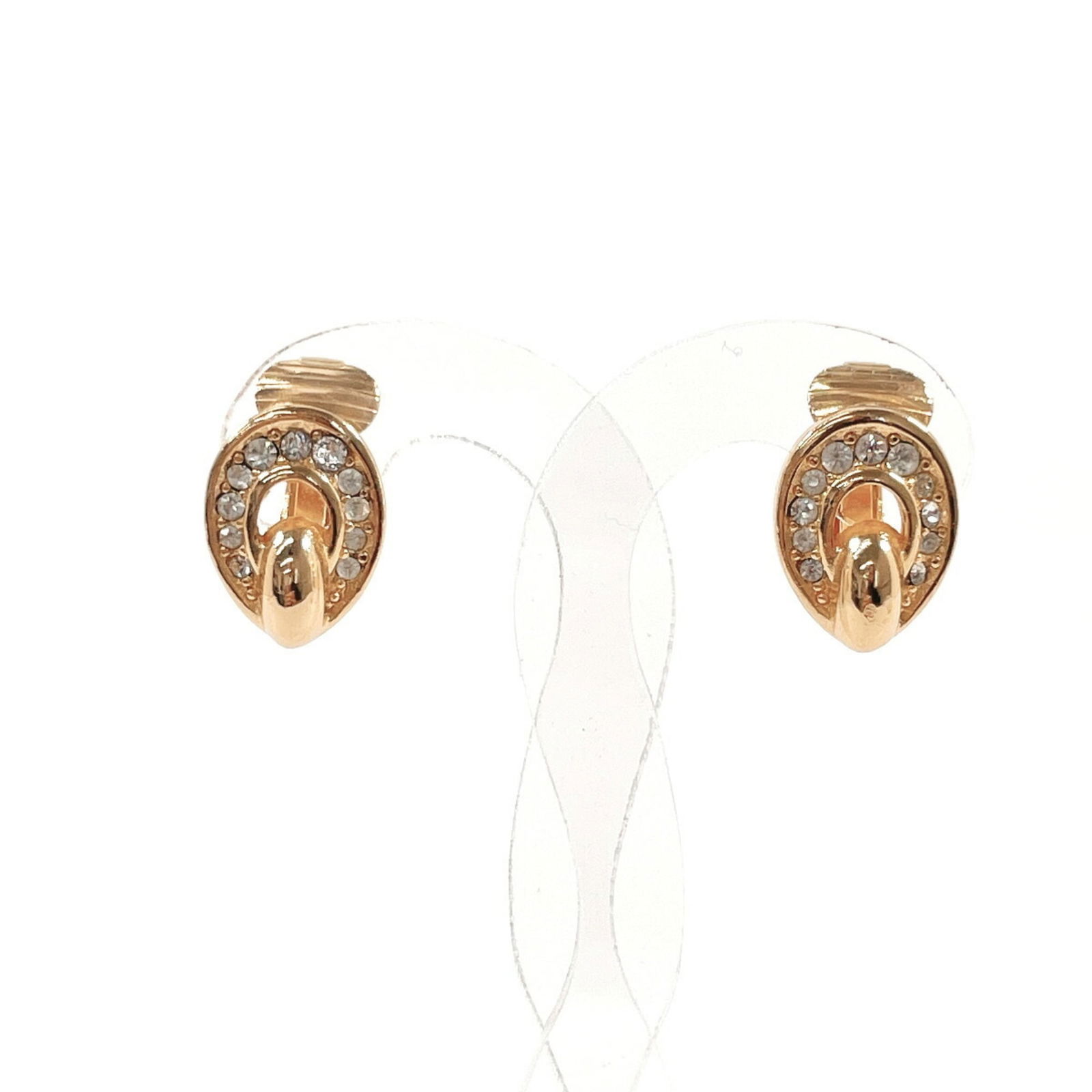 Metal Christian Dior Clip Earrings: Metal Christian Dior Clip Earrings This listing features Metal Christian Dior Clip Earrings. Item specifics are provided below. Item Specifics: Brand: Christian Dior Type: Clip Earrings Gender: