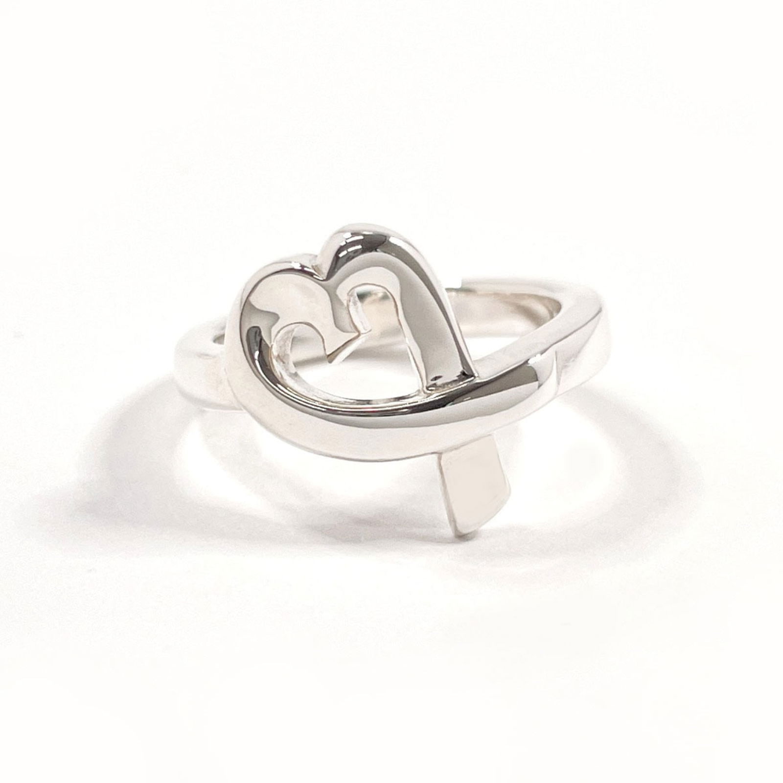 925 Tiffany Band Ring Silver: 925 Tiffany Band Ring Silver This listing features 925 Tiffany Band Ring Silver. Item specifics are provided below. Item Specifics: Brand: Tiffany Type: Band Ring Gender: Women Color: Silver Material: