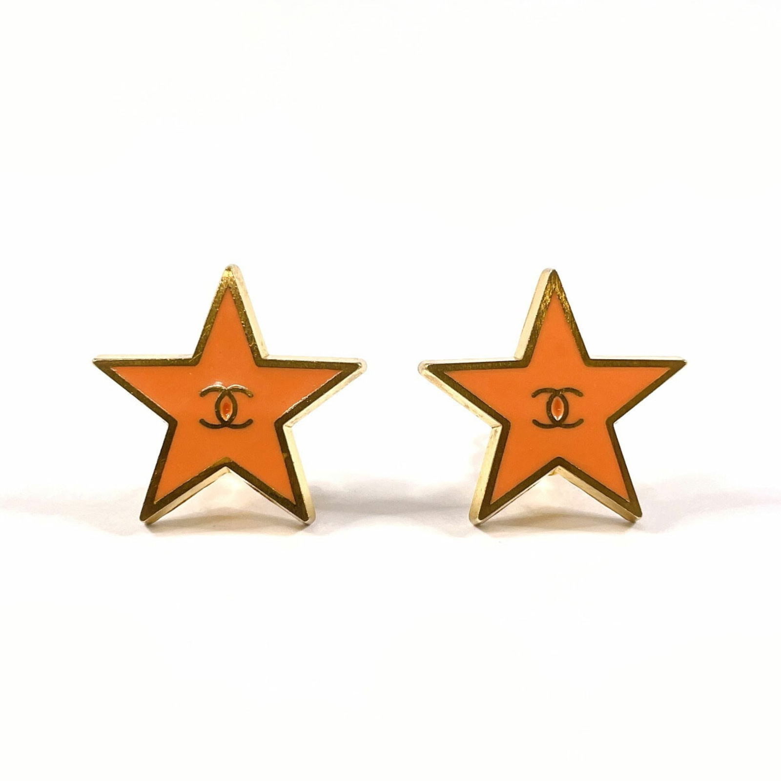 Plating Chanel Clip Earrings Gold: Plating Chanel Clip Earrings Gold This listing features Plating Chanel Clip Earrings Gold. Item specifics are provided below. Item Specifics: Brand: Chanel Type: Clip Earrings Gender: Women Material: