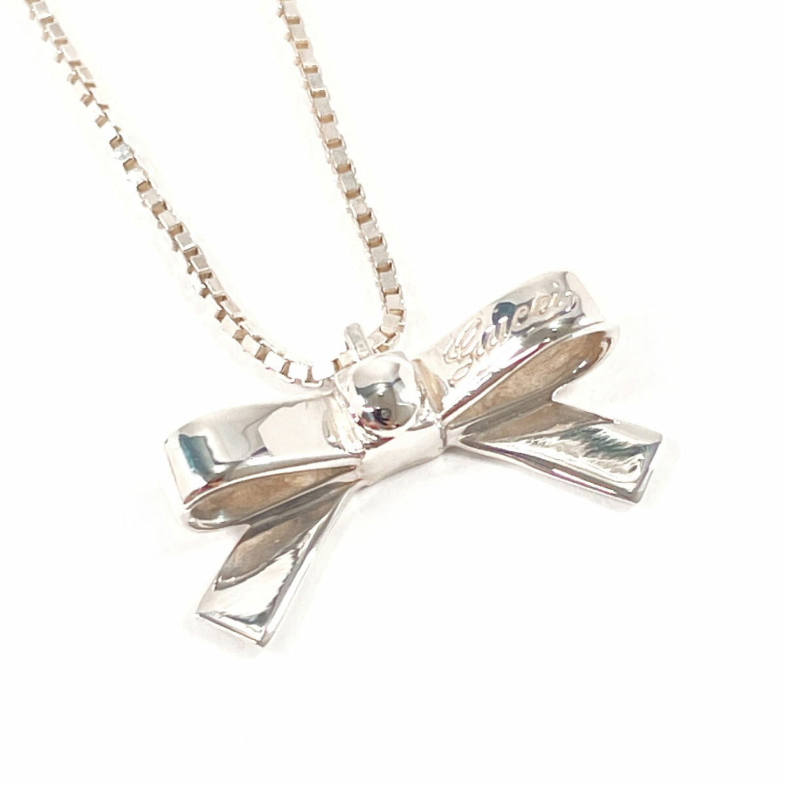 Women's - GUCCI Ribbon Necklace - 925 Sterling Silver: Women's - GUCCI Ribbon Necklace - 925 Sterling Silver This listing features Women's - GUCCI Ribbon Necklace - 925 Sterling Silver. Item specifics are provided below. Item Specifics: Brand: Gucci Neckl