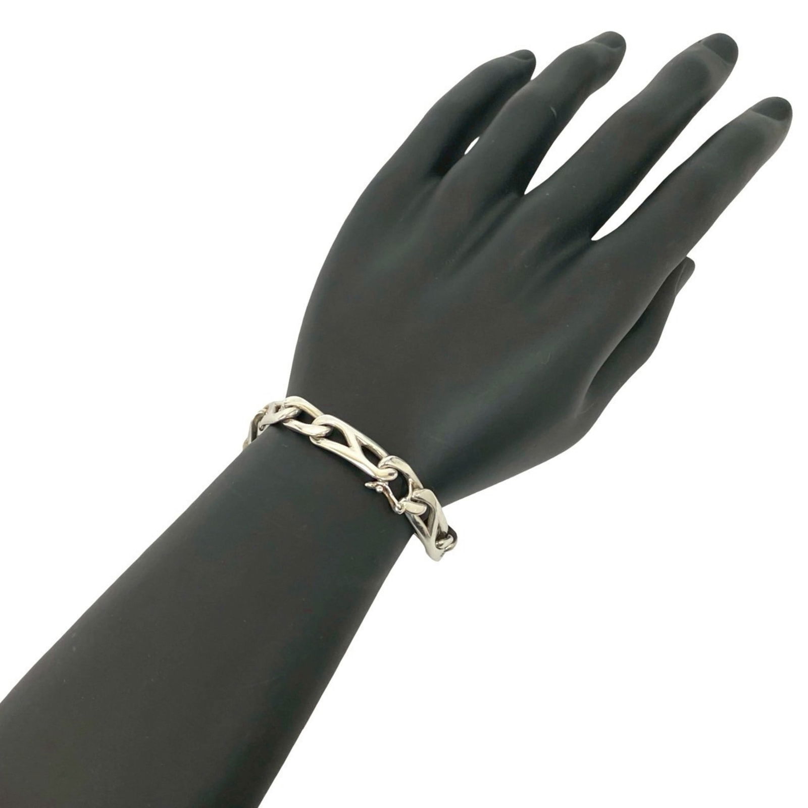 925 Tiffany Charm Bracelet Silver: 925 Tiffany Charm Bracelet Silver This listing features 925 Tiffany Charm Bracelet Silver. Item specifics are provided below. Item Specifics: Brand: Tiffany Type: Charm Bracelet Gender: Women