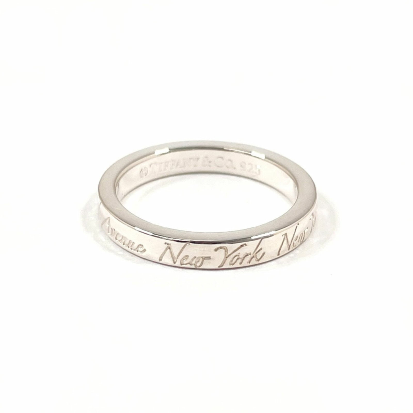 925 Tiffany Band Ring Silver: 925 Tiffany Band Ring Silver This listing features 925 Tiffany Band Ring Silver. Item specifics are provided below. Item Specifics: Brand: Tiffany Type: Band Ring Gender: Women Color: Silver Material: