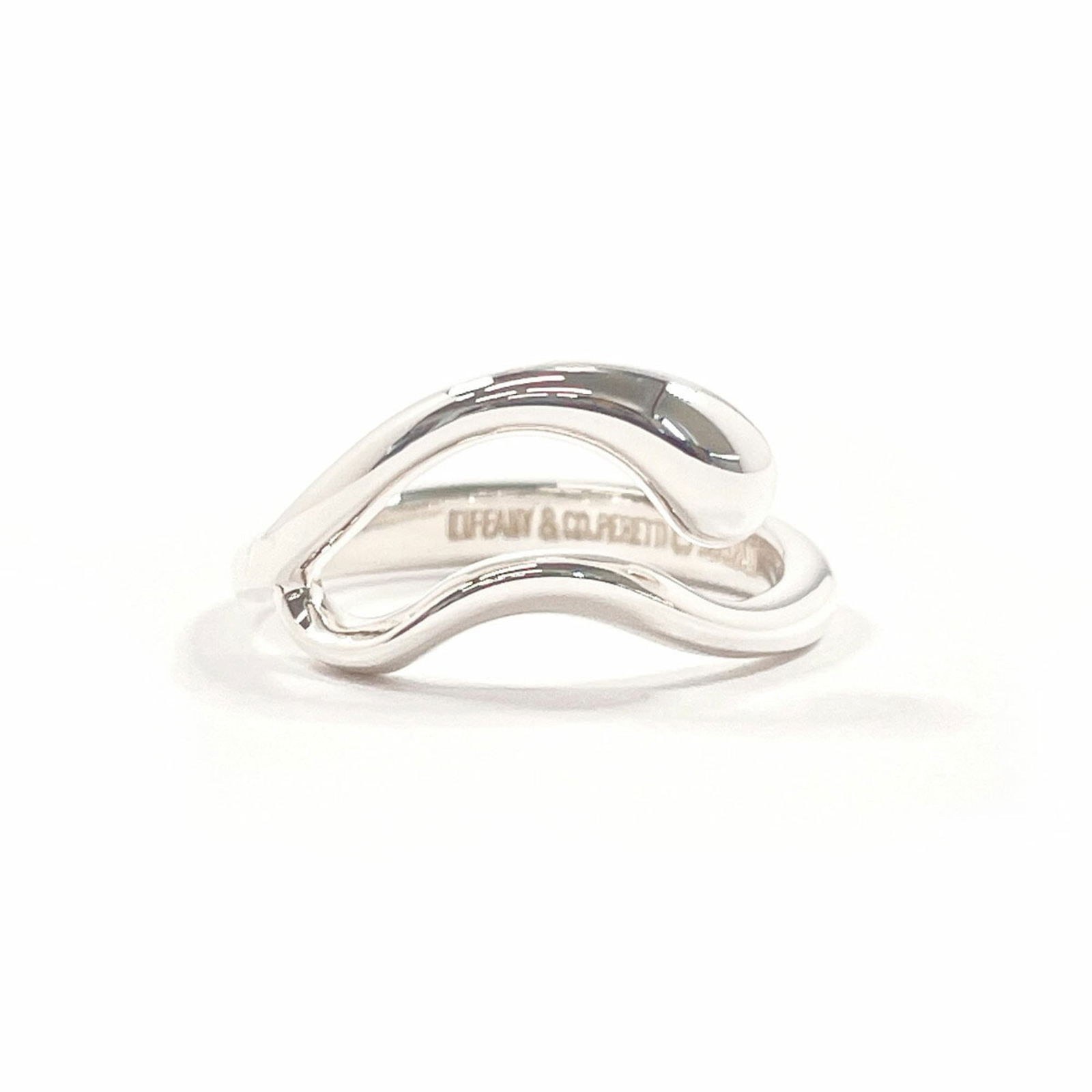 925 Tiffany Band Ring Silver: 925 Tiffany Band Ring Silver This listing features 925 Tiffany Band Ring Silver. Item specifics are provided below. Item Specifics: Brand: Tiffany Type: Band Ring Gender: Women Color: Silver Material: