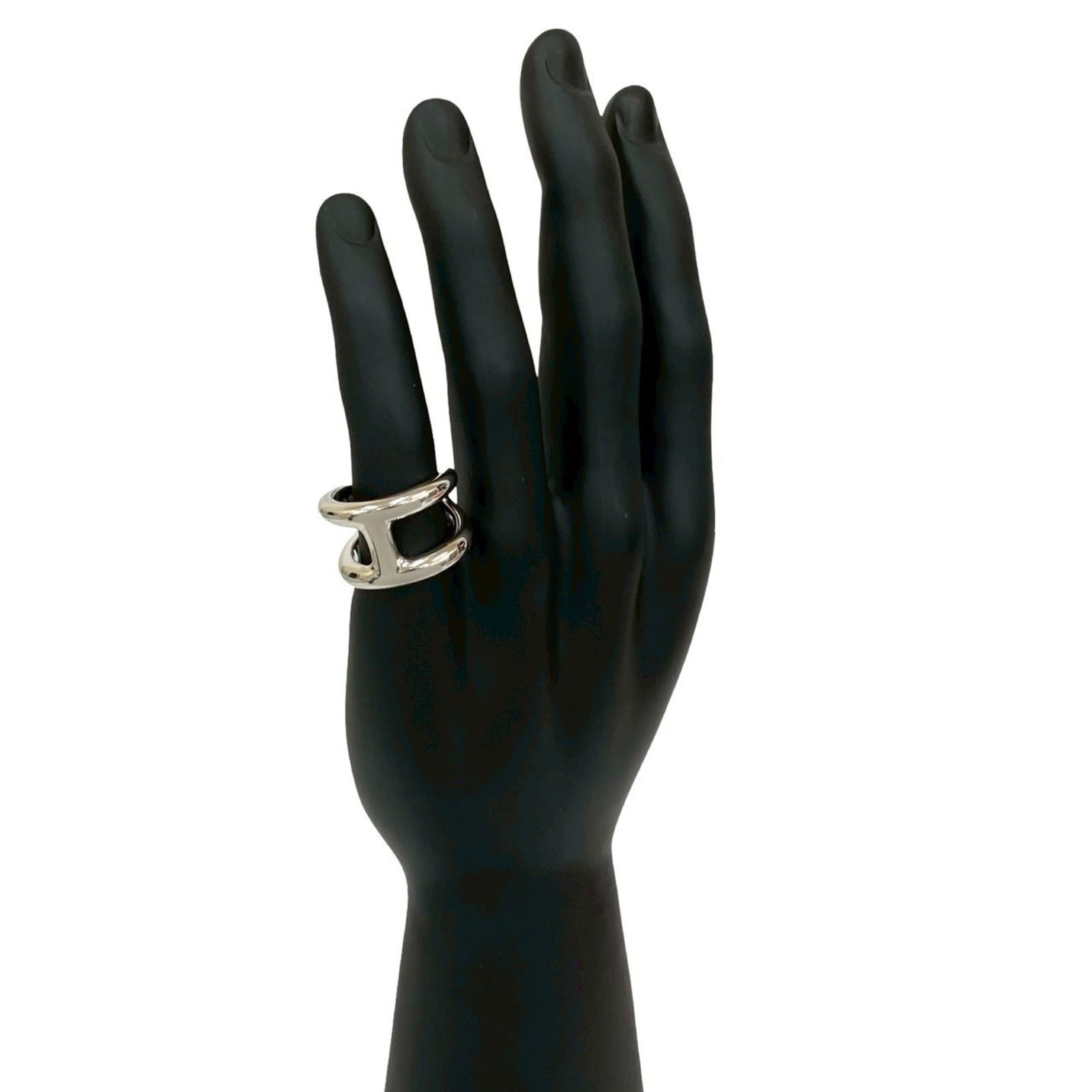 925 Hermes Band Ring Silver: 925 Hermes Band Ring Silver This listing features 925 Hermes Band Ring Silver. Item specifics are provided below. Item Specifics: Brand: Hermes Type: Band Ring Gender: Men Color: Silver Material: Silv