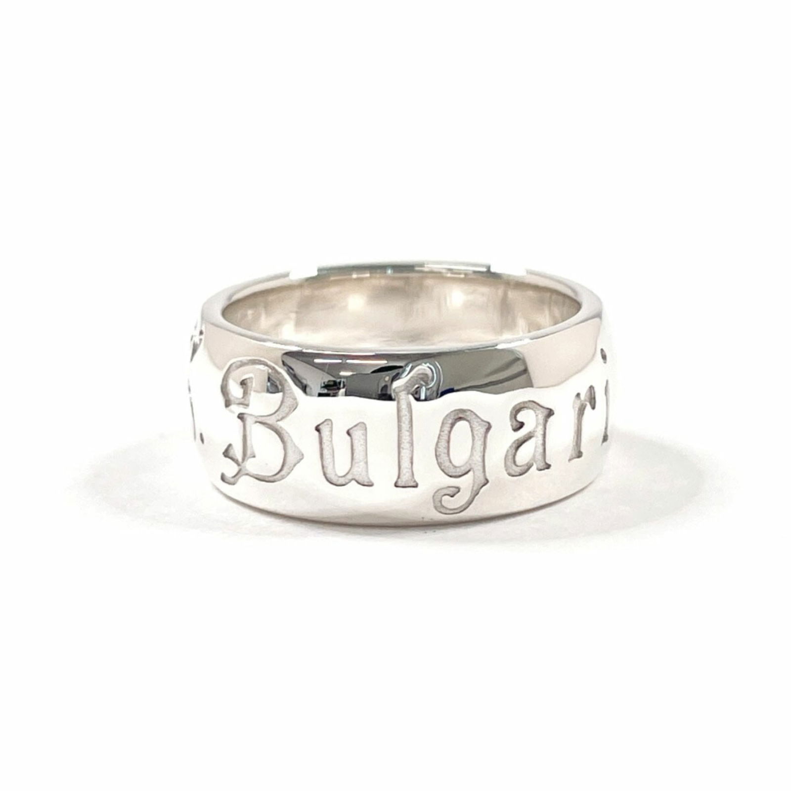 925 Bvlgari Band Ring Silver: 925 Bvlgari Band Ring Silver This listing features 925 Bvlgari Band Ring Silver. Item specifics are provided below. Item Specifics: Brand: Bvlgari Type: Band Ring Gender: Women Color: Silver Material: