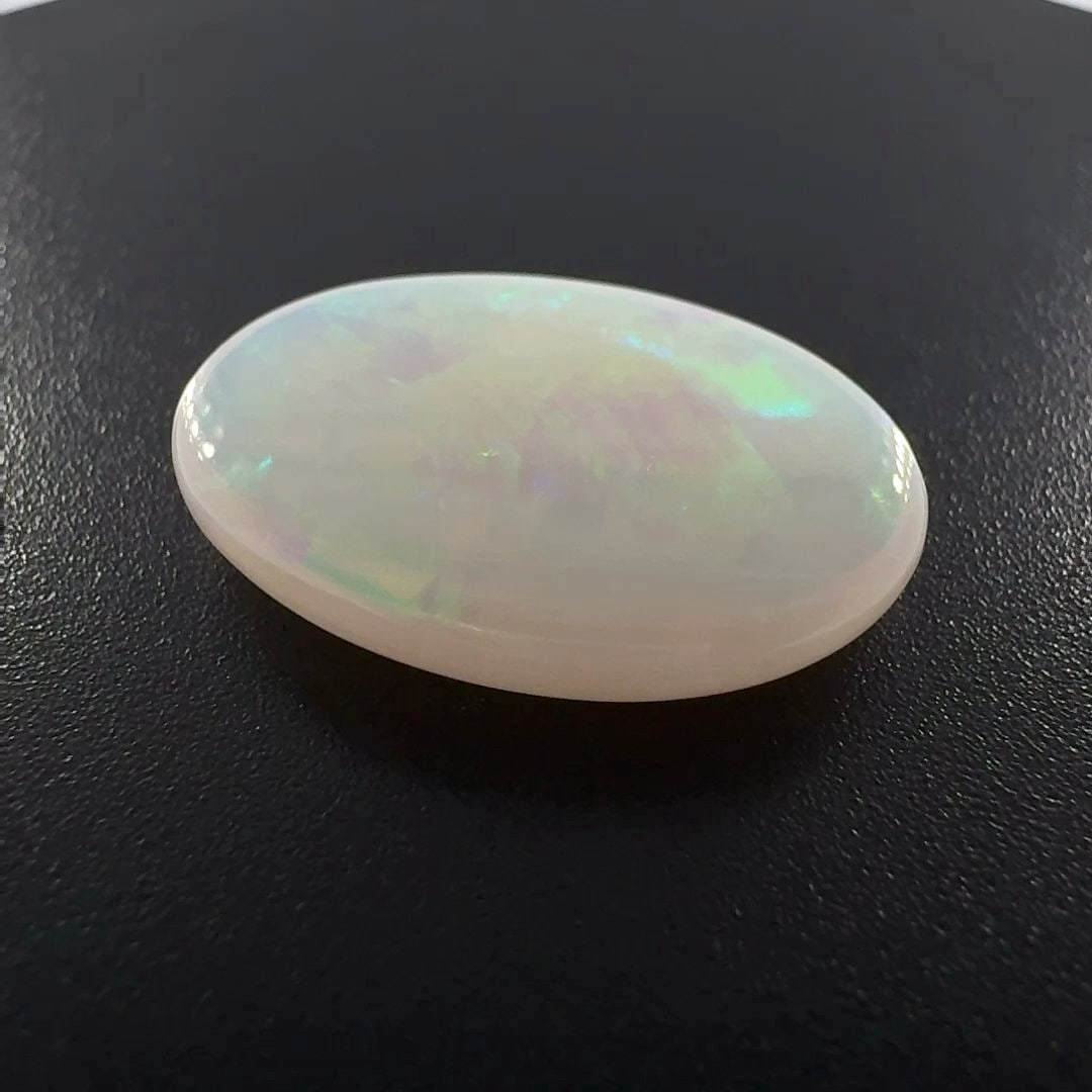 Loose Opal Gemstone - Oval 4.97ct White EC (1 of 1)