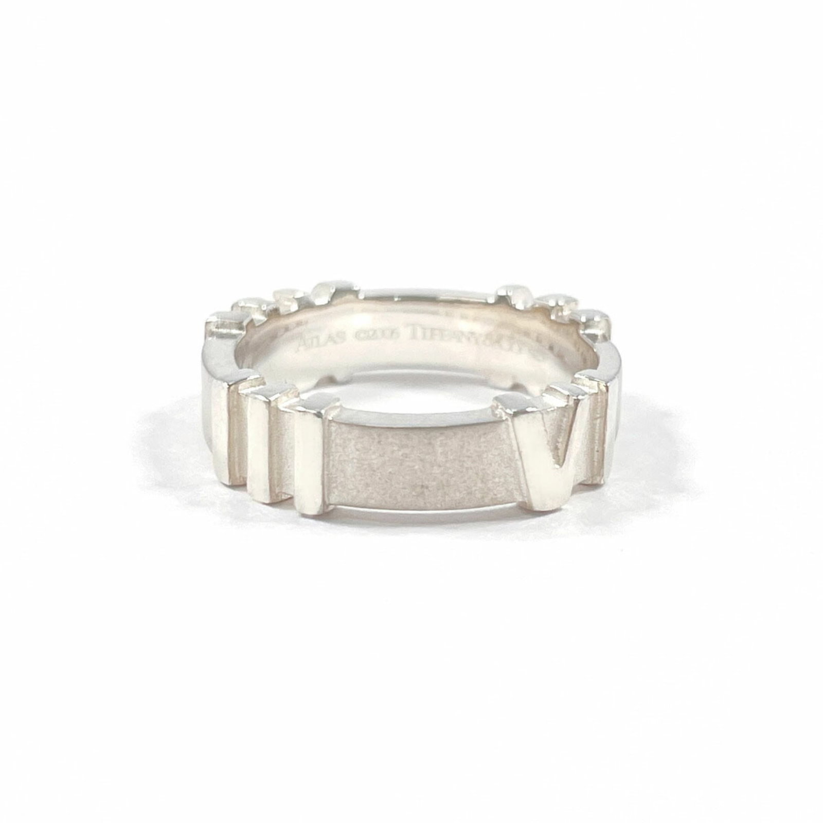 925 Tiffany Band Ring Silver: 925 Tiffany Band Ring Silver This listing features 925 Tiffany Band Ring Silver. Item specifics are provided below. Item Specifics: Brand: Tiffany Type: Band Ring Gender: Women Color: Silver
