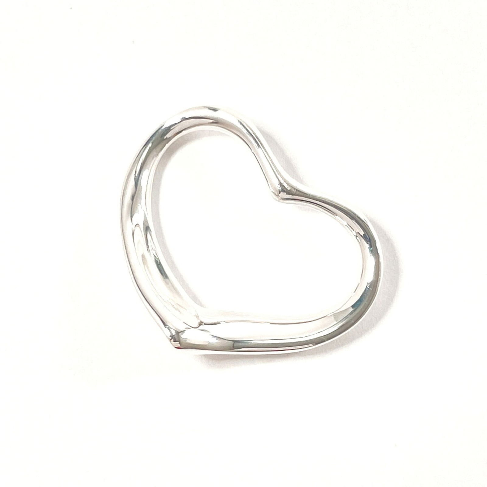 Women TIFFANY & Co. Tiffany Heart Elsa Peretti Pendant Top in Sterling Silver for: Women TIFFANY & Co. Tiffany Heart Elsa Peretti Pendant Top in Sterling Silver for This listing features Women TIFFANY & Co. Tiffany Heart Elsa Peretti Pendant Top in Sterling Silver for. Item specific