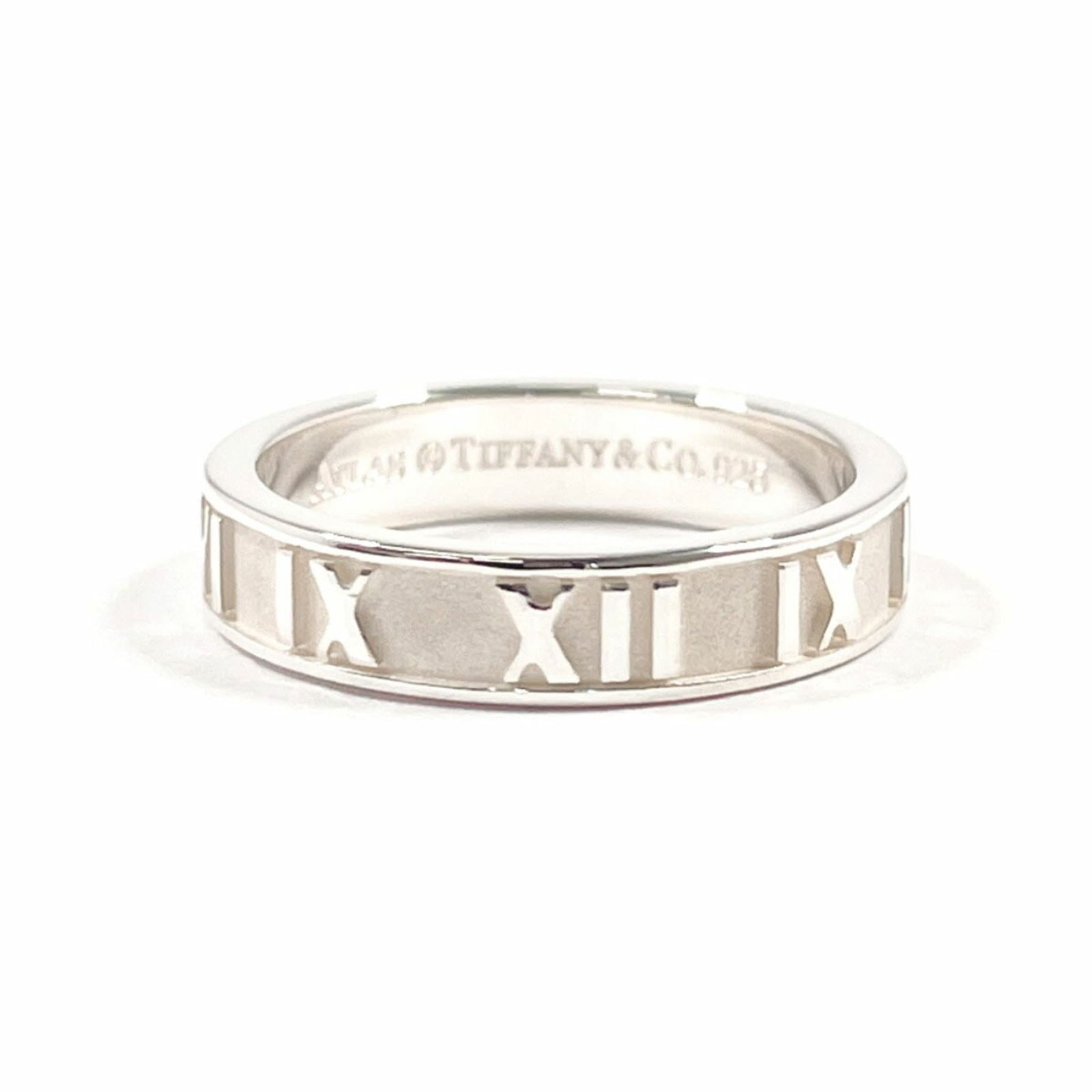 925 Tiffany Band Ring Silver: 925 Tiffany Band Ring Silver This listing features 925 Tiffany Band Ring Silver. Item specifics are provided below. Item Specifics: Brand: Tiffany Type: Band Ring Gender: Women Color: Silver