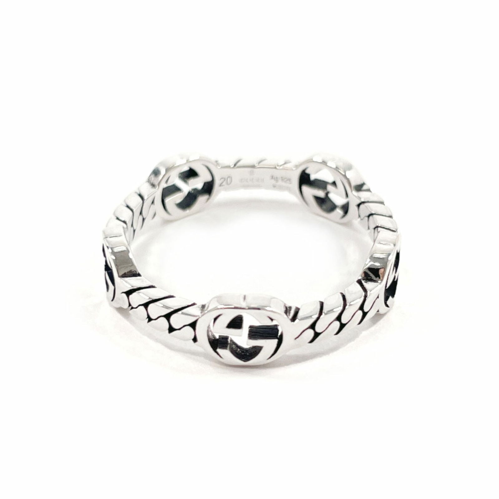 925 Gucci Band Ring Silver: 925 Gucci Band Ring Silver This listing features 925 Gucci Band Ring Silver. Item specifics are provided below. Item Specifics: Brand: Gucci Type: Band Ring Gender: Men Color: Silver Material: Silver