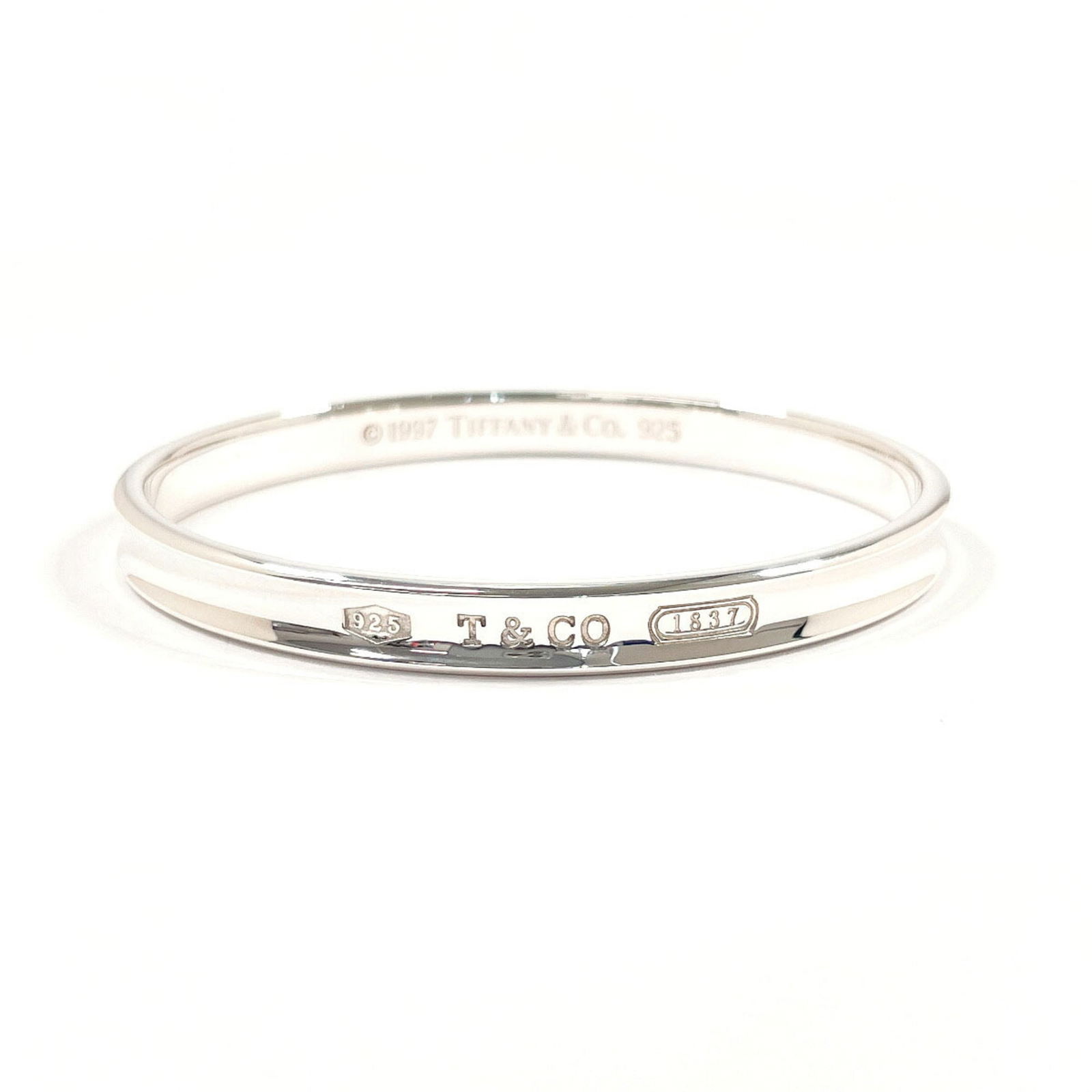 925 Tiffany Bangle Silver: 925 Tiffany Bangle Silver This listing features 925 Tiffany Bangle Silver. Item specifics are provided below. Item Specifics: Brand: Tiffany Type: Bangle Gender: Women,Men Material: Silver 925 Color: