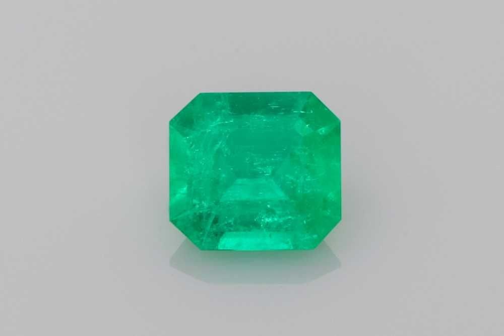 Loose Emerald Gemstone - AGL Asscher 1.07ct Green SI: Loose Emerald Gemstone - AGL Asscher 1.07ct Green SI This listing features Loose Emerald Gemstone - AGL Asscher 1.07ct Green SI. Item specifics are provided below. Item Specifics: Type: Emerald Carat:
