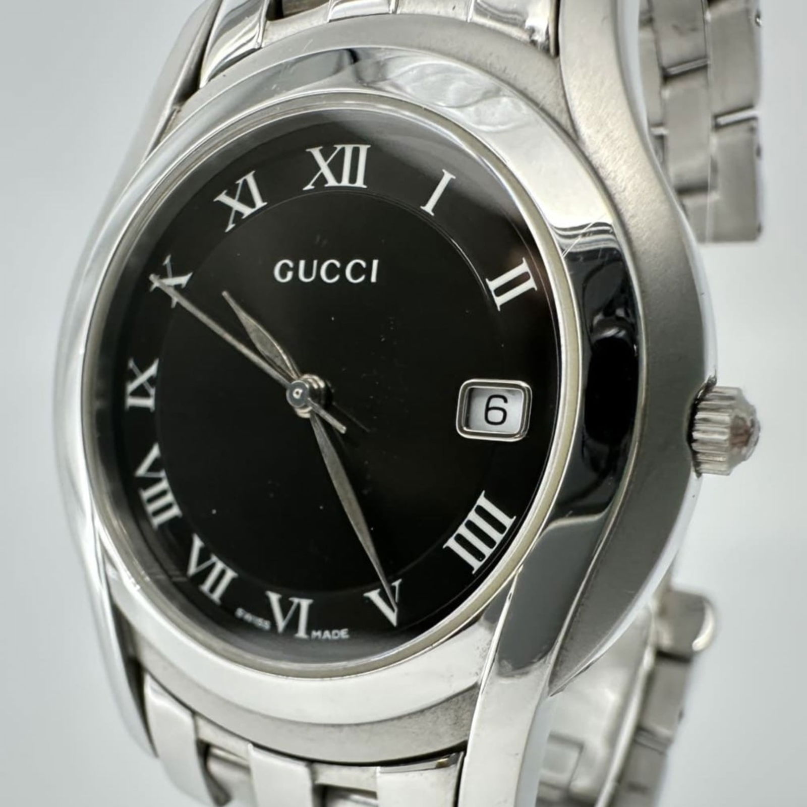 Wristwatch Gucci: Wristwatch Gucci This listing features Wristwatch Gucci. Item specifics are provided below. Item Specifics: Brand: Gucci Type: Wristwatch Gender: Men Material (Case): Stainless Steel Material (Band):