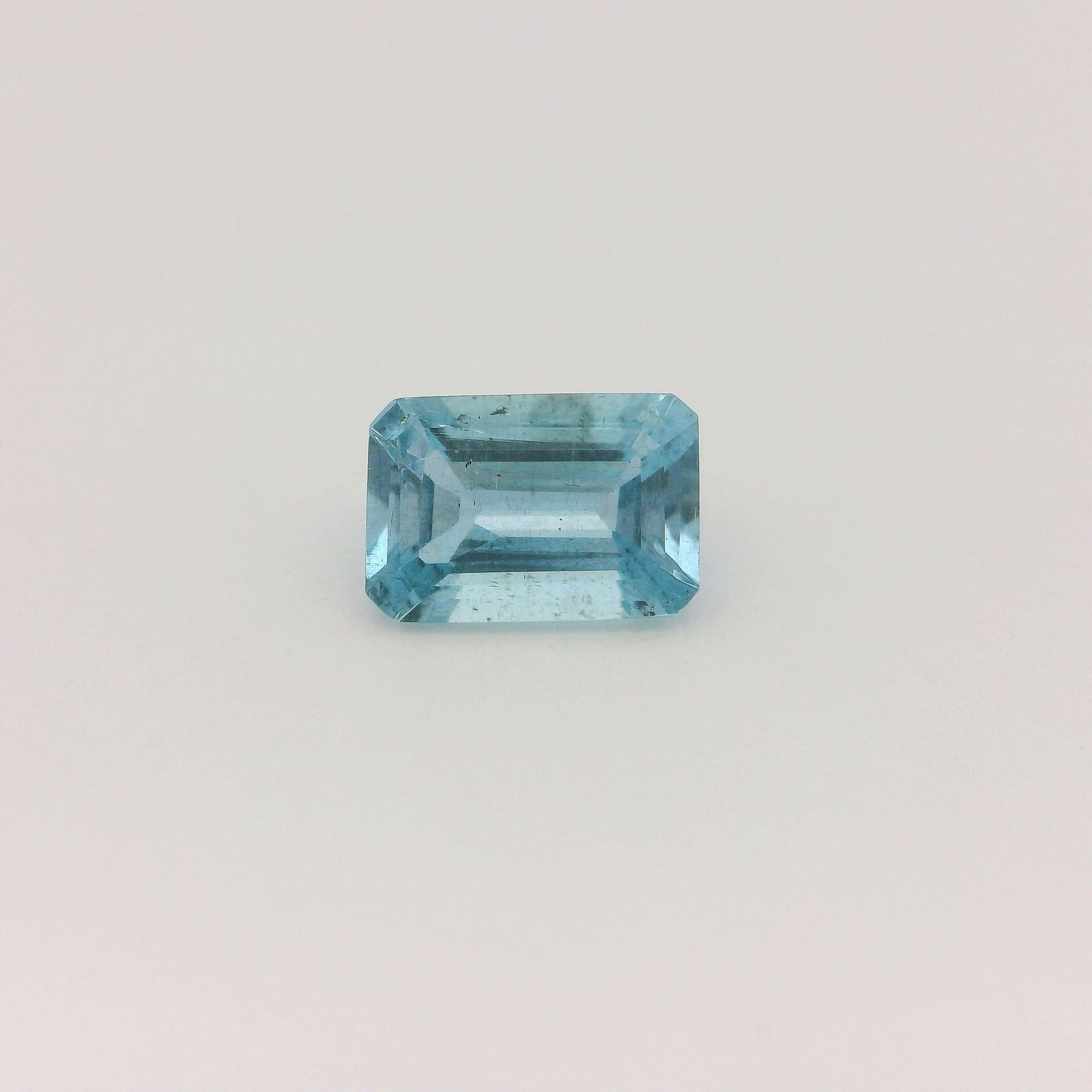 Loose Aquamarine Gemstone - GSI Octagonal 1.11ct Blue SI: Loose Aquamarine Gemstone - GSI Octagonal 1.11ct Blue SI This listing features Loose Aquamarine Gemstone - GSI Octagonal 1.11ct Blue SI. Item specifics are provided below. Item Specifics: Type: