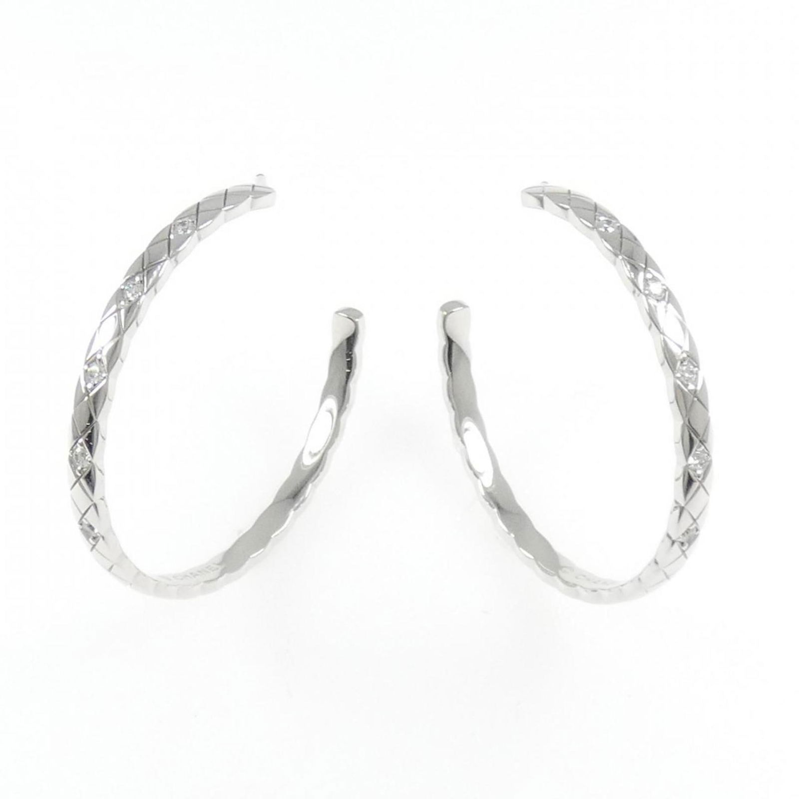 (18K) Chanel Ring Earrings White Gold: (18K) Chanel Ring Earrings White Gold This listing features (18K) Chanel Ring Earrings White Gold. Item specifics are provided below. Item Specifics: Brand: Chanel Type: Ring Earrings Gender: Women Ma
