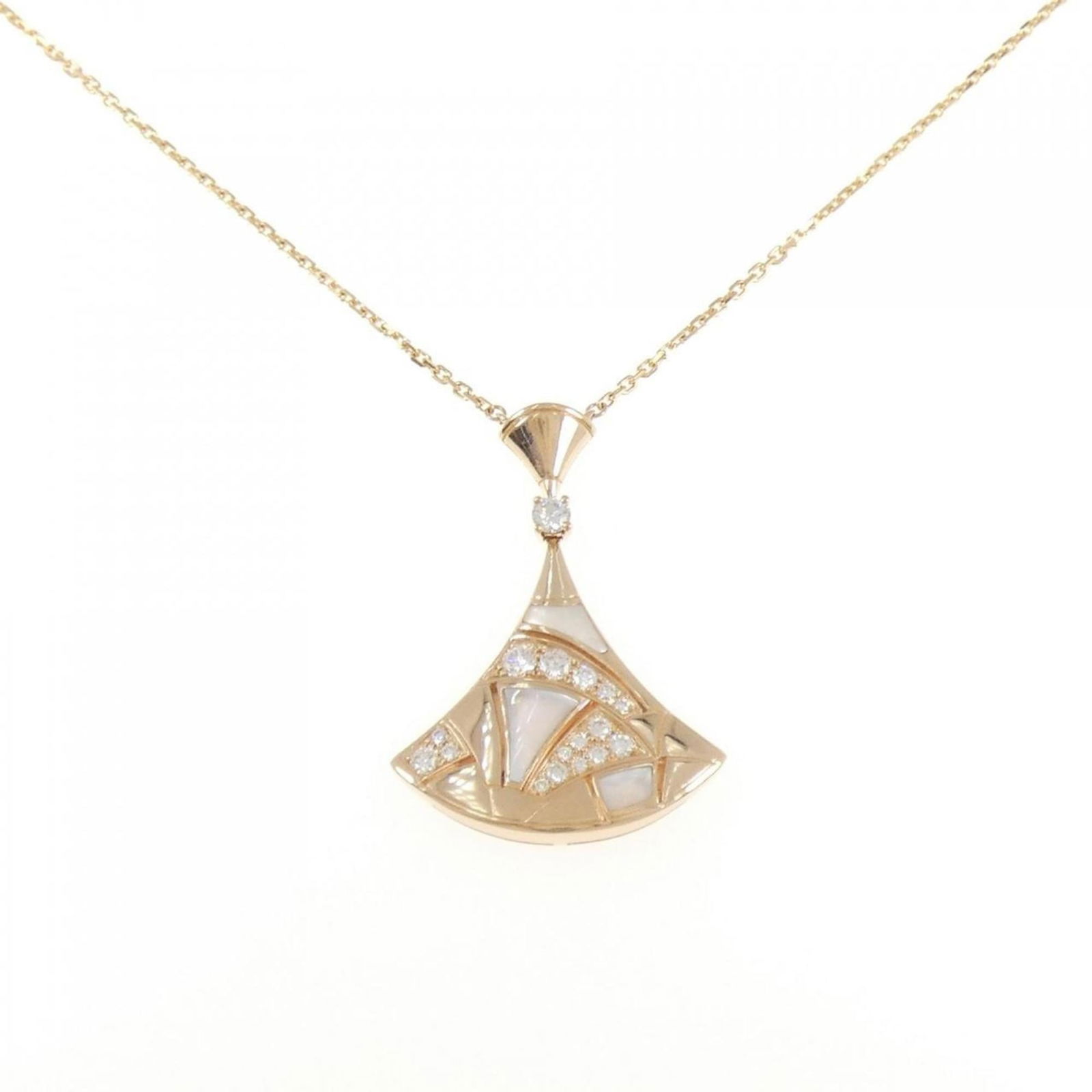 Necklace Bvlgari Diva's Dream: Necklace Bvlgari Diva's Dream This listing features Necklace Bvlgari Diva's Dream. Item specifics are provided below. Item Specifics: Brand: Bvlgari Necklace Type: Necklace Pendant Type: Pendant Gende