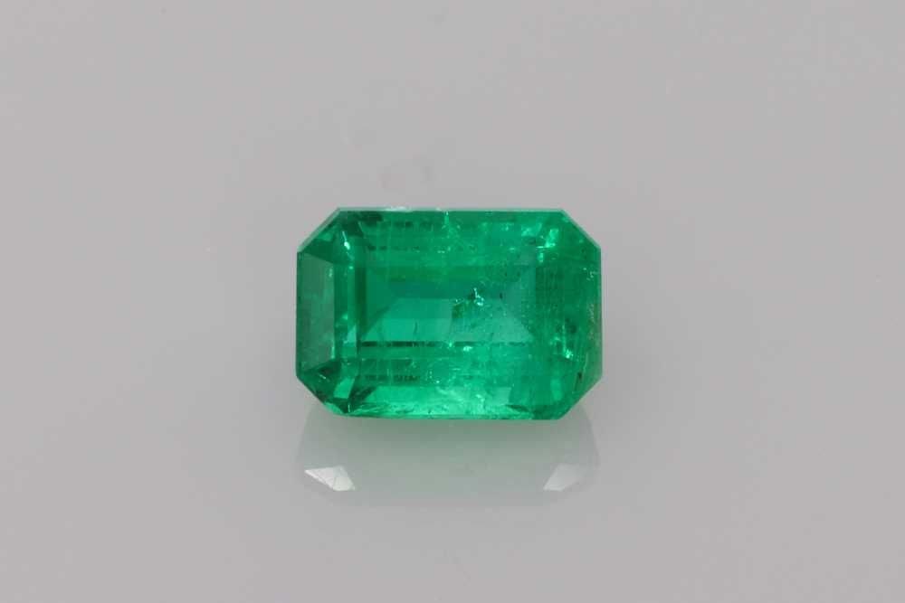 Loose Emerald Gemstone - Emerald 1.31ct Green SI: Loose Emerald Gemstone - Emerald 1.31ct Green SI This listing features Loose Emerald Gemstone - Emerald 1.31ct Green SI. Item specifics are provided below. Item Specifics: Type: Emerald Carat: 1.31 Cu