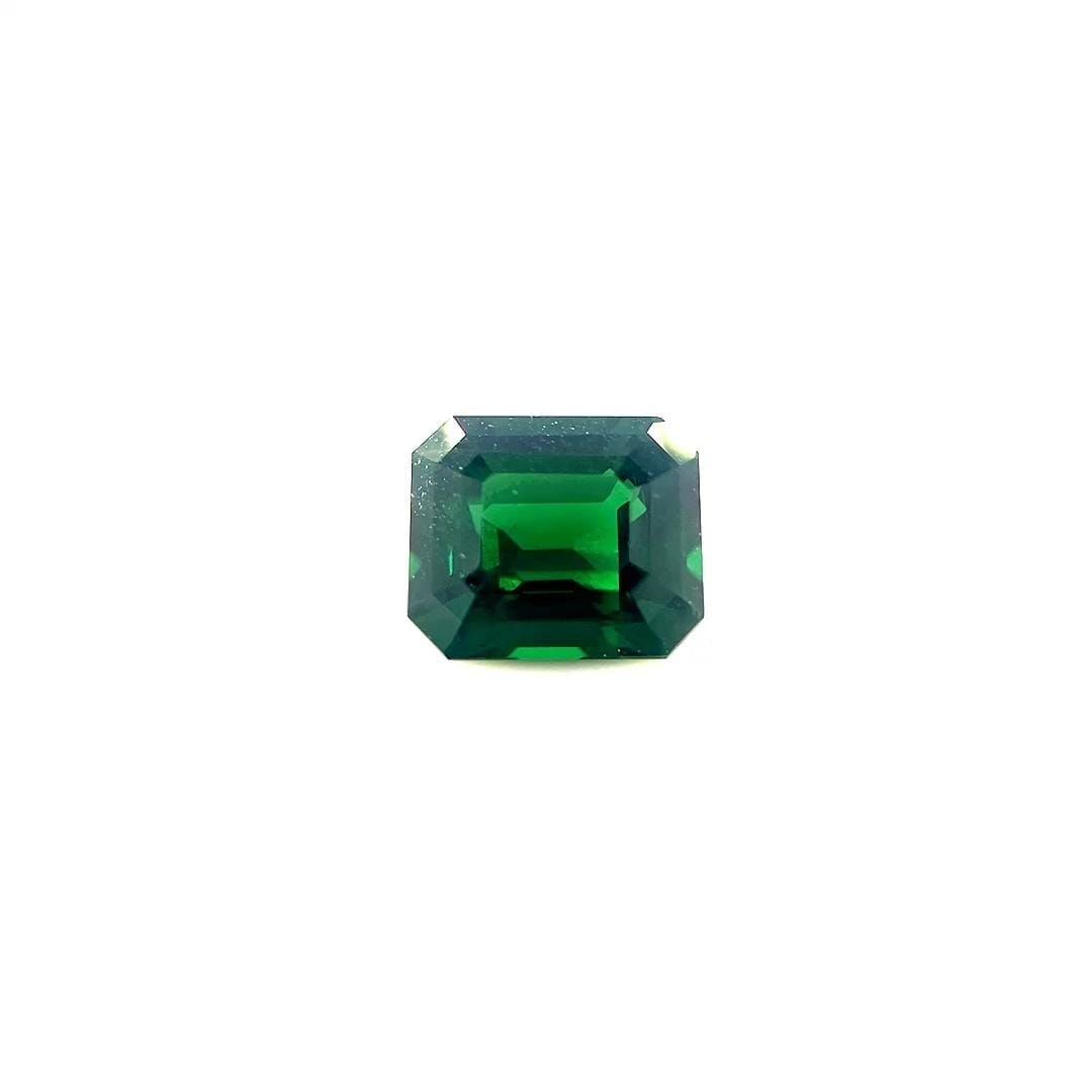 Loose Garnet Gemstone - Emerald 2.59ct Green SI: Loose Garnet Gemstone - Emerald 2.59ct Green SI This listing features Loose Garnet Gemstone - Emerald 2.59ct Green SI. Item specifics are provided below. Item Specifics: Type: Garnet Carat: 2.59 Cut: