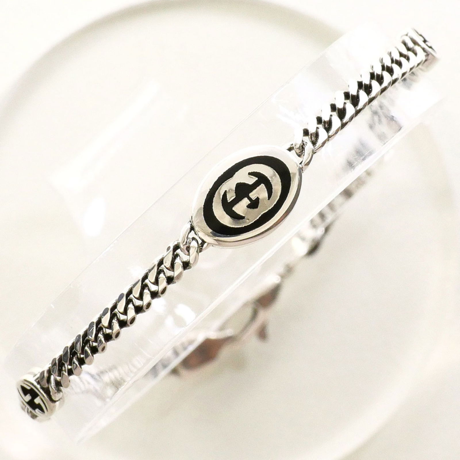 925 Gucci Charm Bracelet Silver: 925 Gucci Charm Bracelet Silver This listing features 925 Gucci Charm Bracelet Silver. Item specifics are provided below. Item Specifics: Brand: Gucci Type: Charm Bracelet Gender: Women Material: Silv