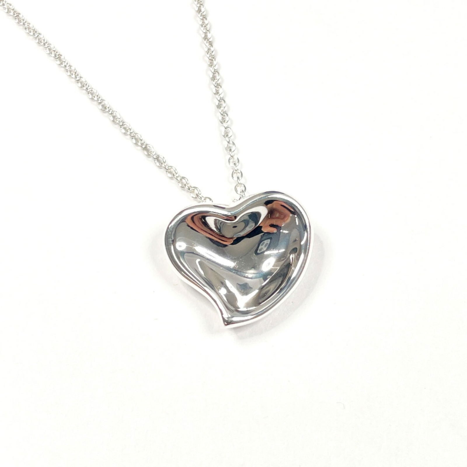 Women TIFFANY & Co. Tiffany Carved Heart Elsa Peretti Necklace in 925 Sterling Silver for: Women TIFFANY & Co. Tiffany Carved Heart Elsa Peretti Necklace in 925 Sterling Silver for This listing features Women TIFFANY & Co. Tiffany Carved Heart Elsa Peretti Necklace in 925 Sterling Silver fo