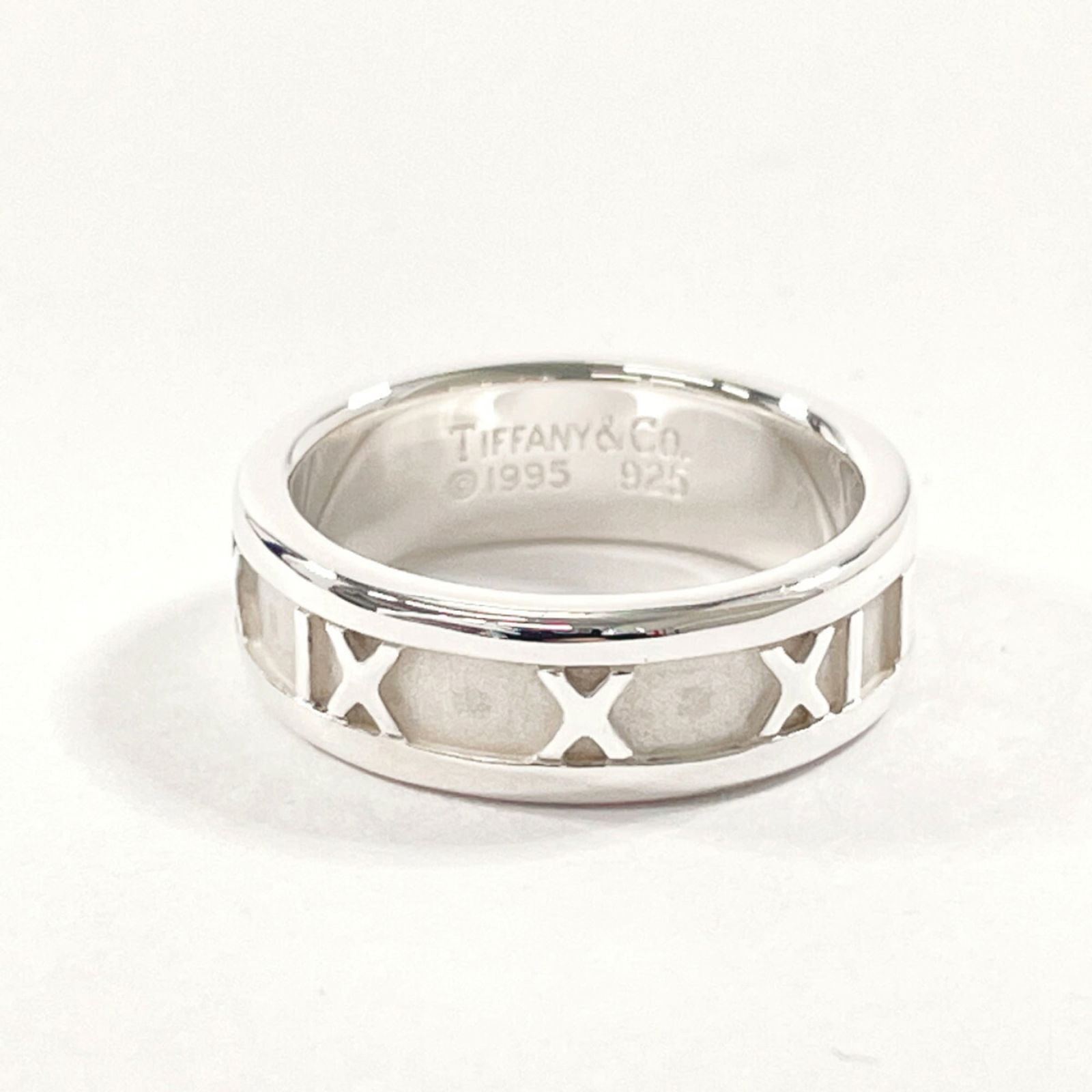 925 Tiffany Band Ring Silver: 925 Tiffany Band Ring Silver This listing features 925 Tiffany Band Ring Silver. Item specifics are provided below. Item Specifics: Brand: Tiffany Type: Band Ring Gender: Women Color: Silver